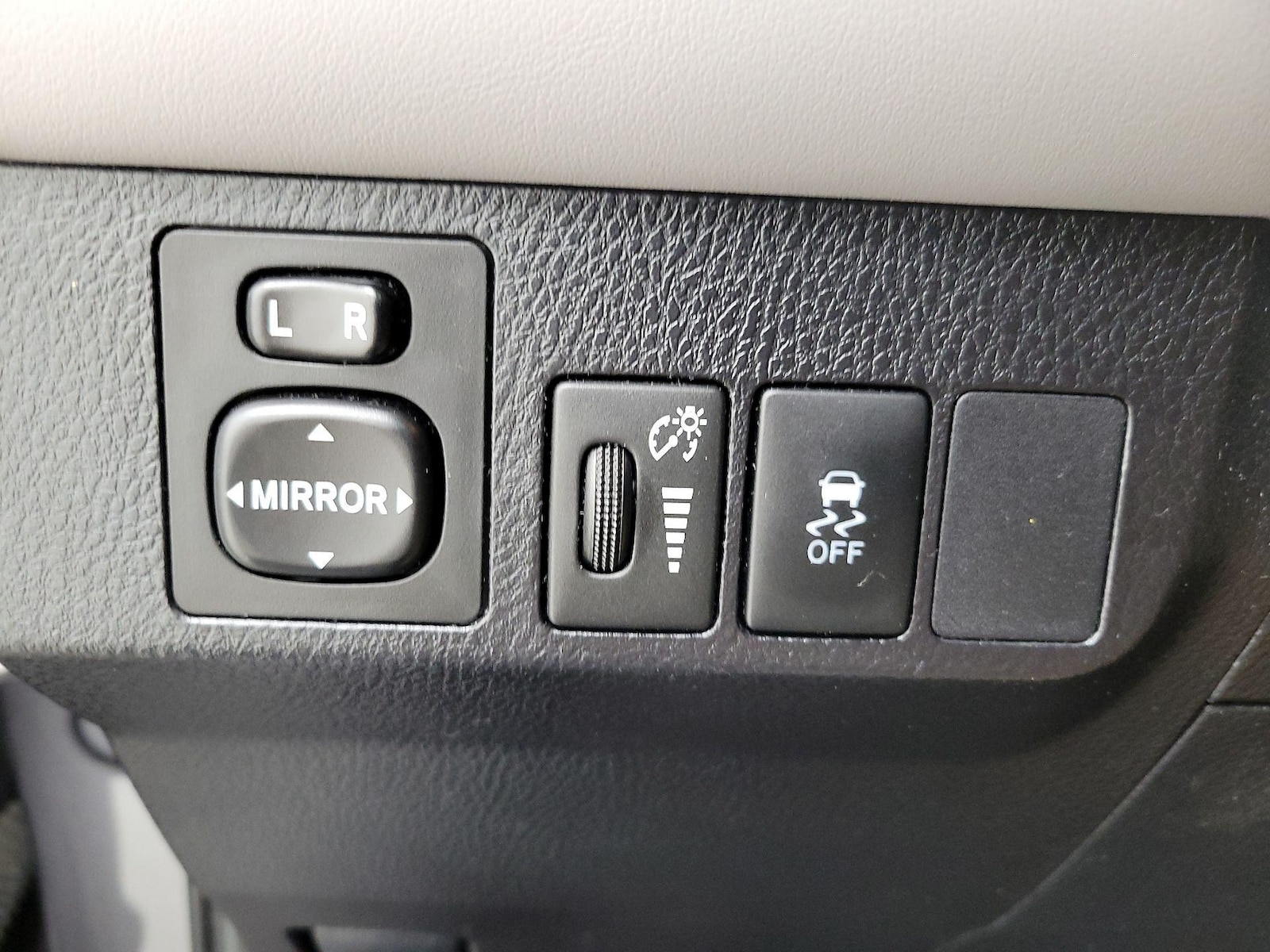 2015 Toyota RAV4 Limited - Photo 14
