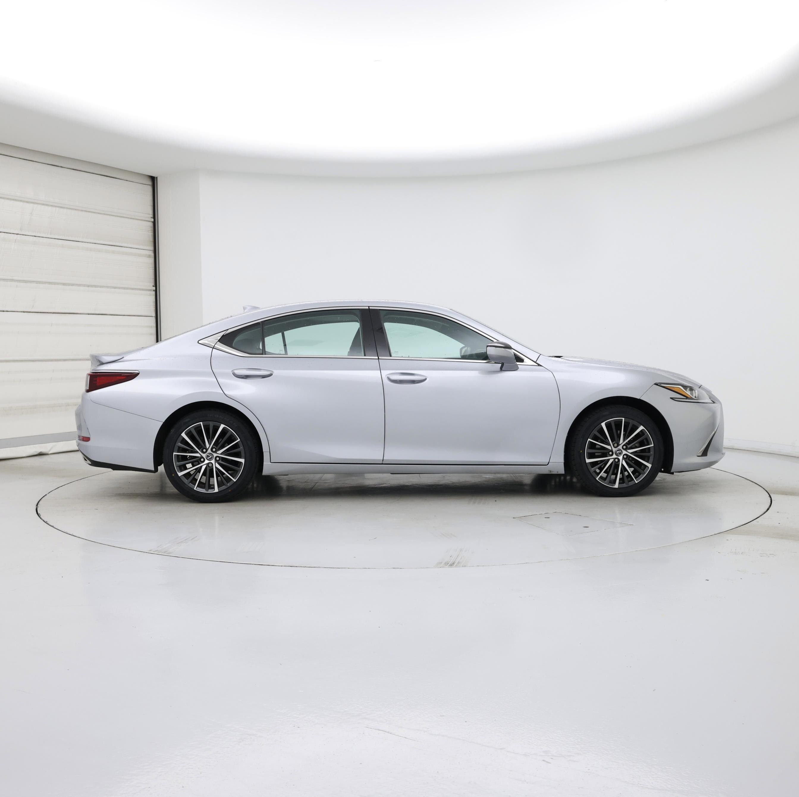Thumbnail: 2023 Lexus ES - 7