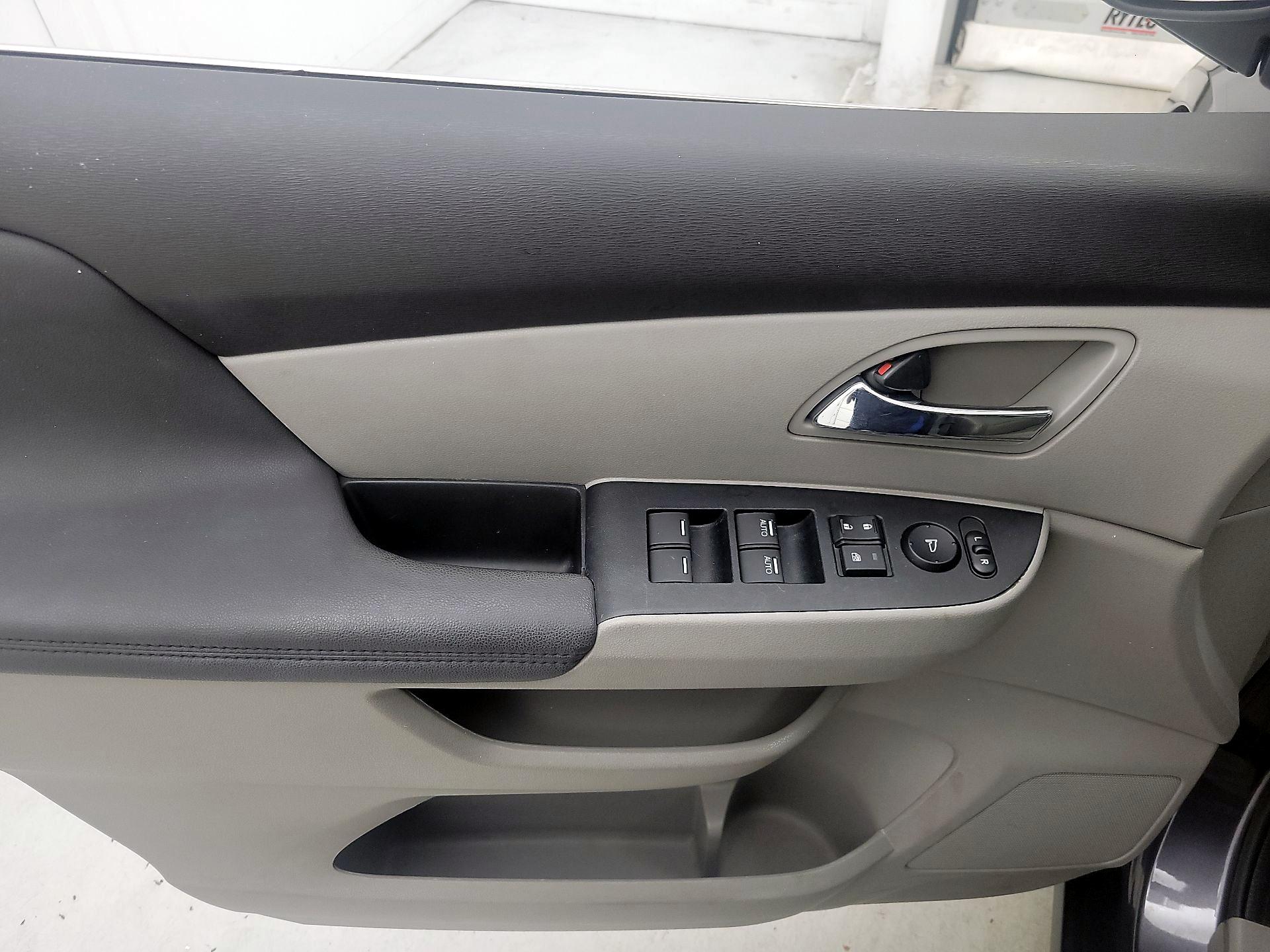 Thumbnail: 2015 Honda Odyssey - 12