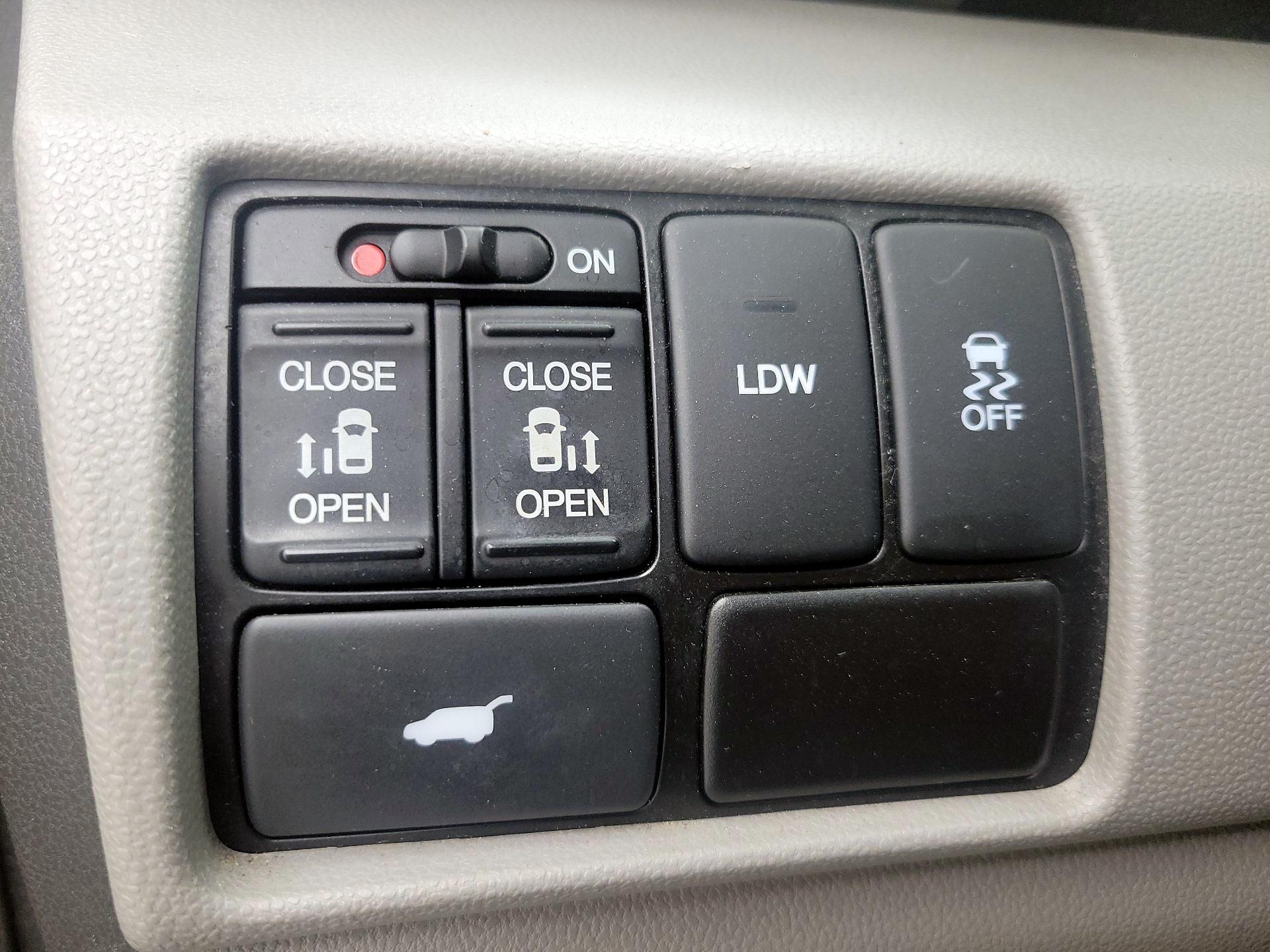Thumbnail: 2015 Honda Odyssey - 13
