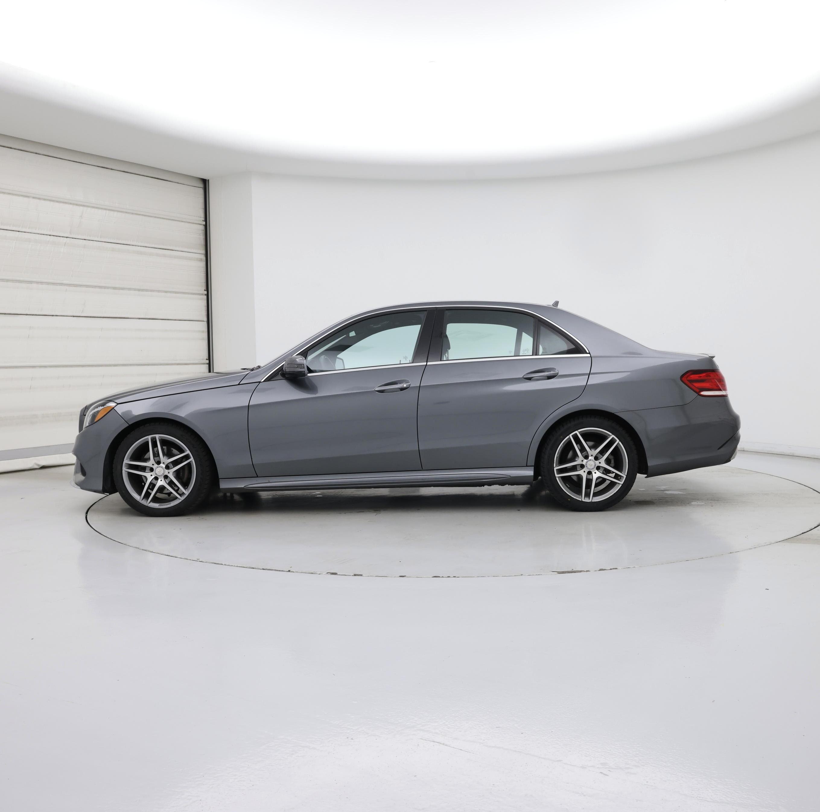 Thumbnail: 2016 Mercedes-Benz E-Class - 3