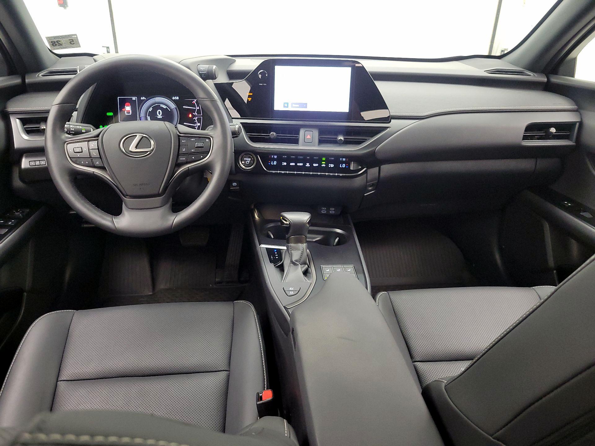 Thumbnail: 2023 Lexus UX - 9