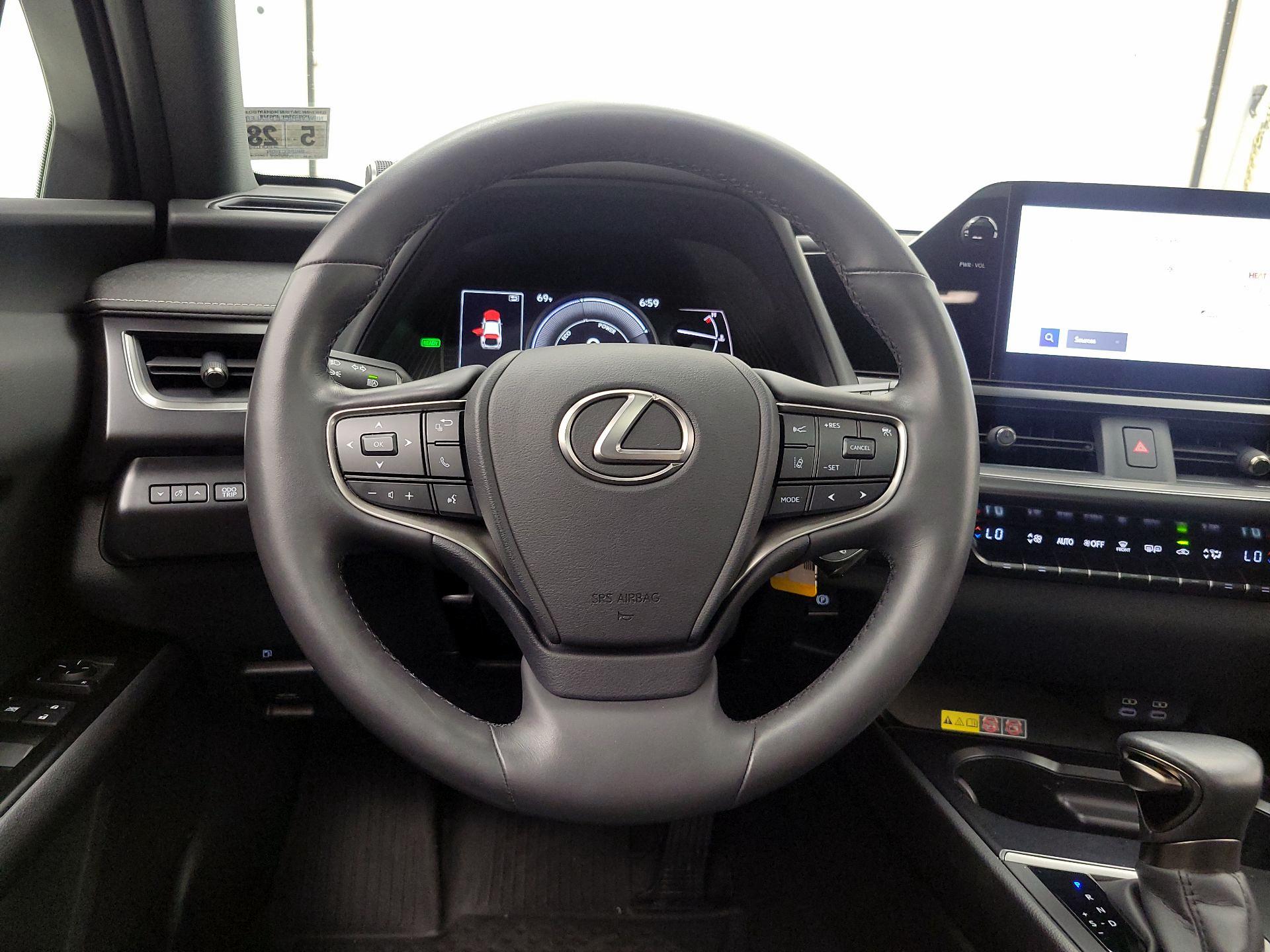 Thumbnail: 2023 Lexus UX - 10