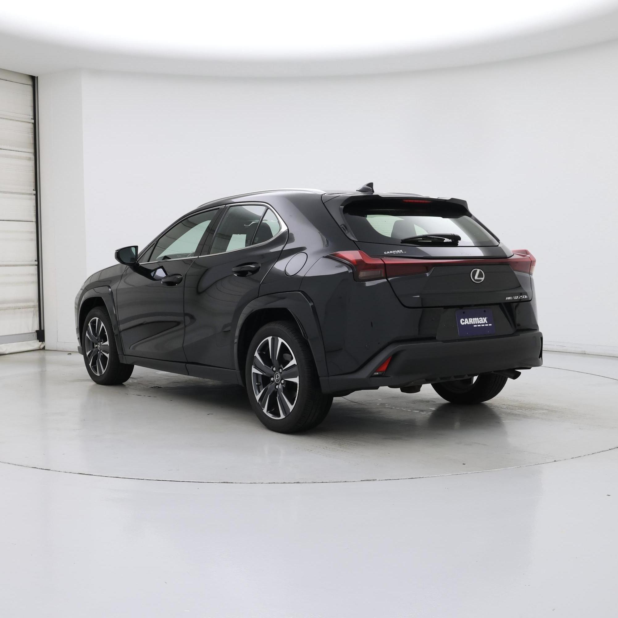 Thumbnail: 2023 Lexus UX - 2