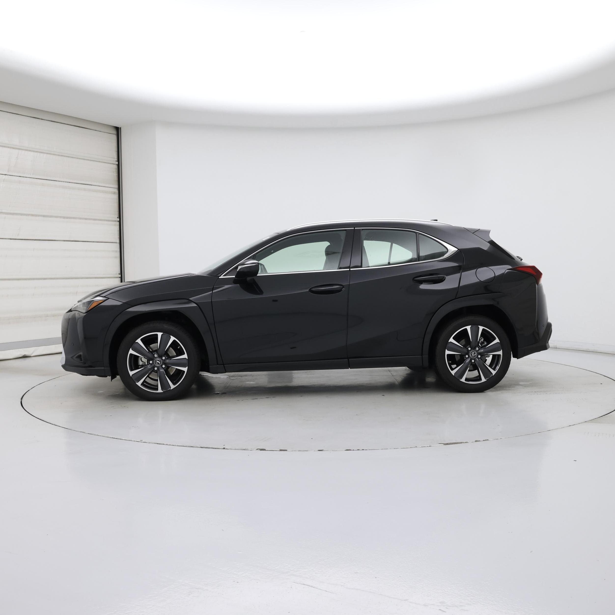 Thumbnail: 2023 Lexus UX - 3