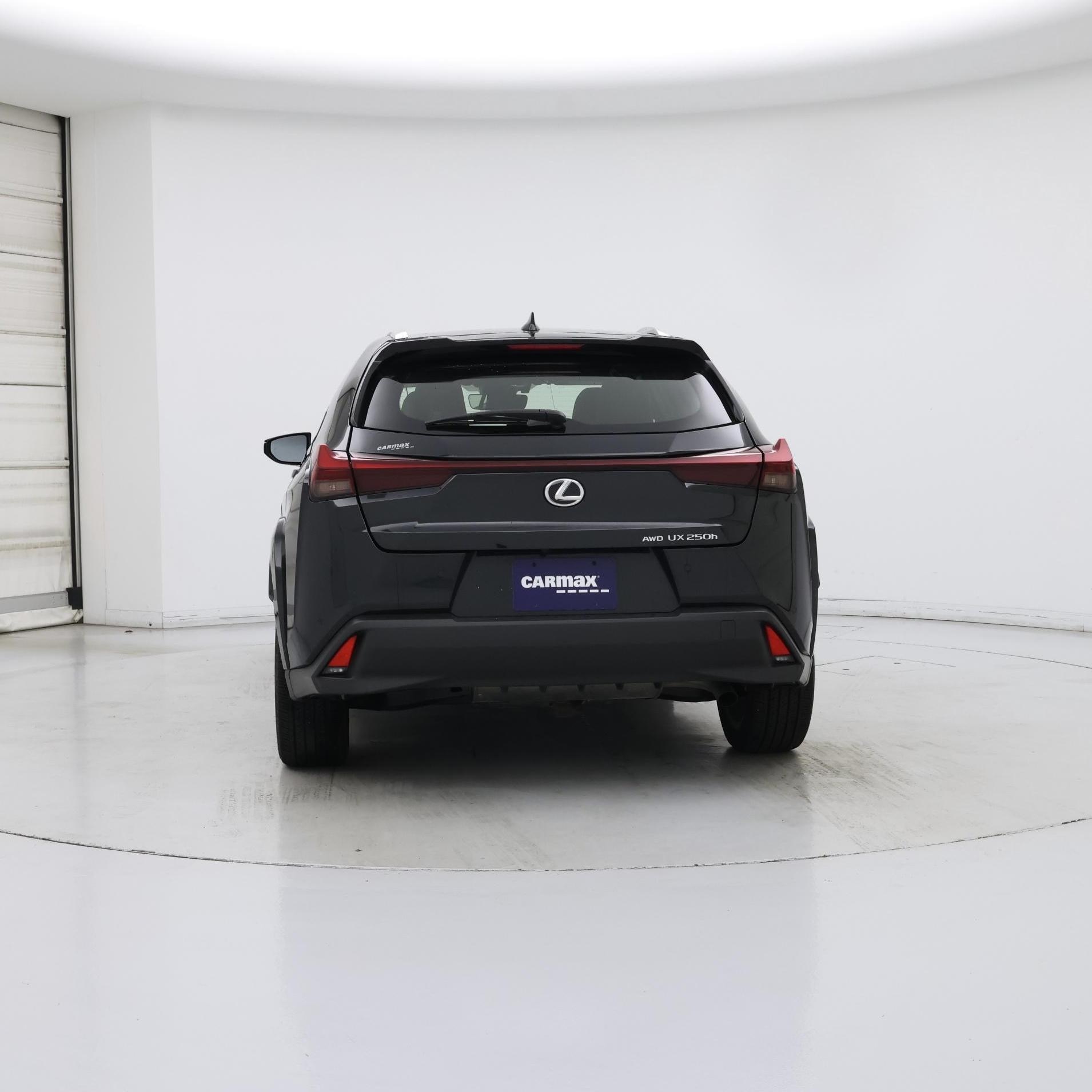 Thumbnail: 2023 Lexus UX - 6