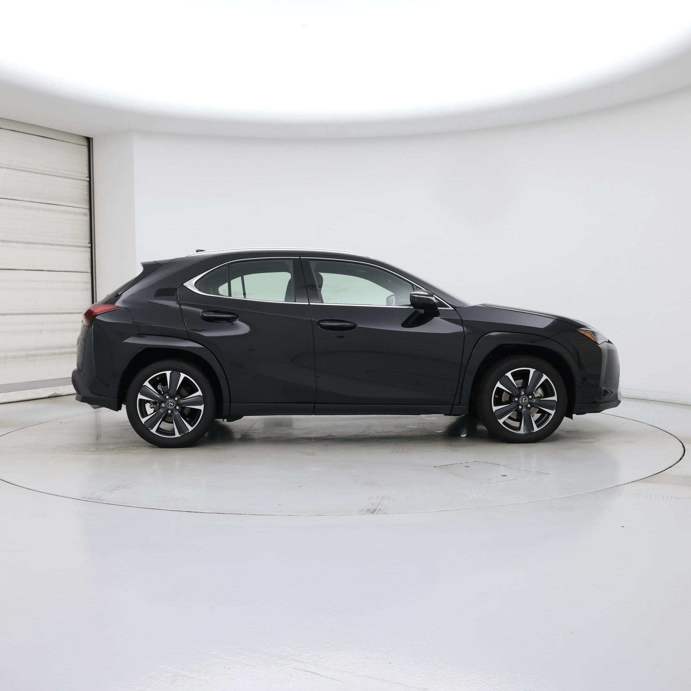 Thumbnail: 2023 Lexus UX - 7