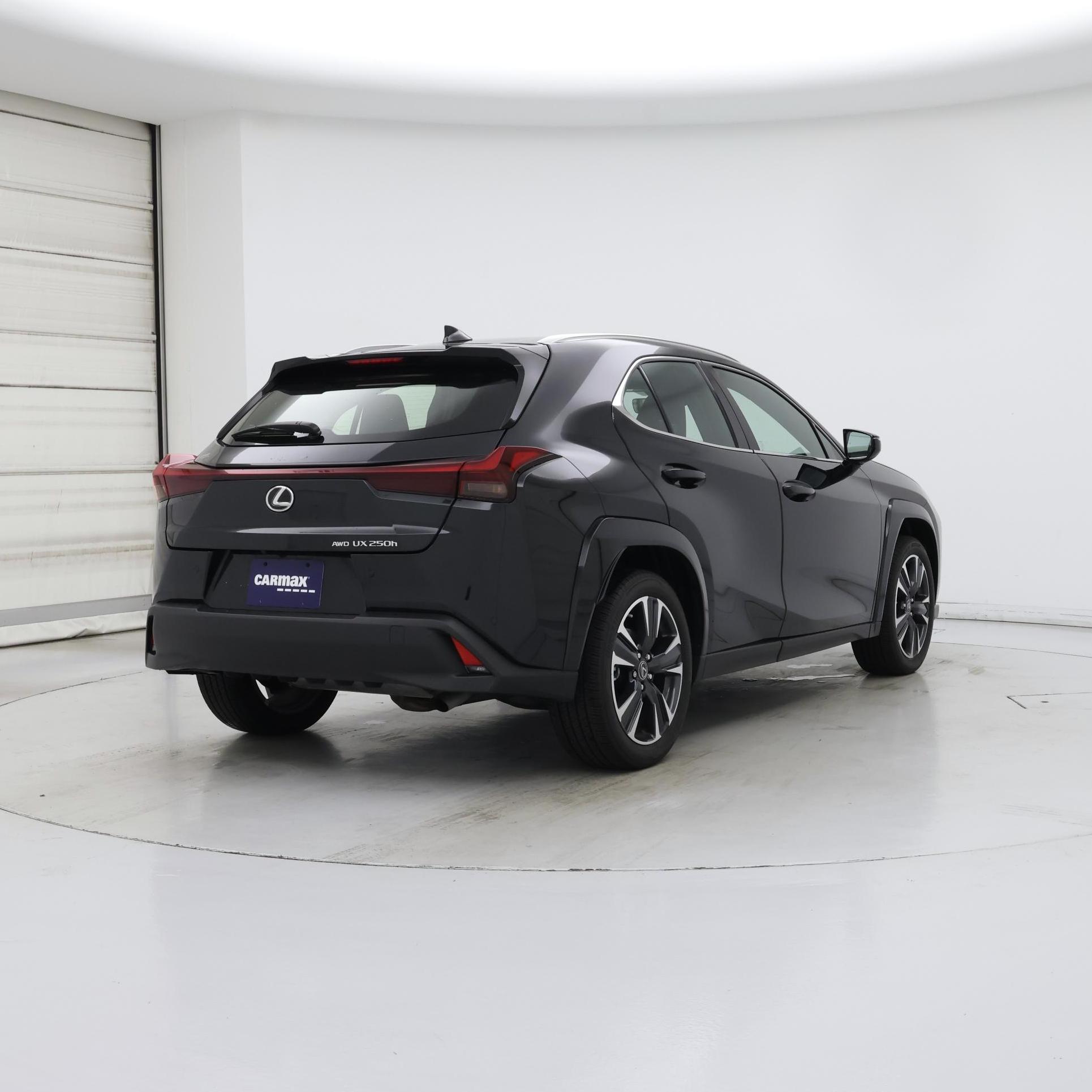 Thumbnail: 2023 Lexus UX - 8