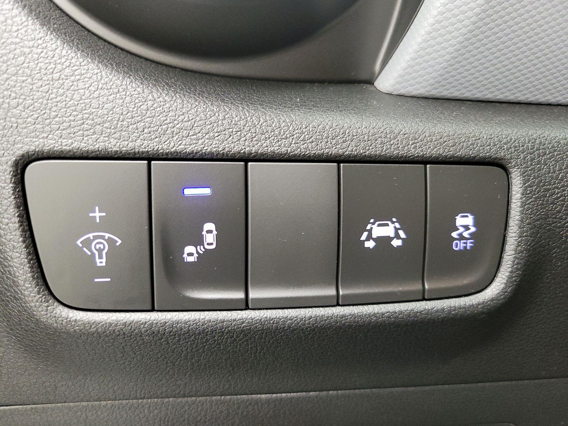 Thumbnail: 2020 Hyundai Kona - 13