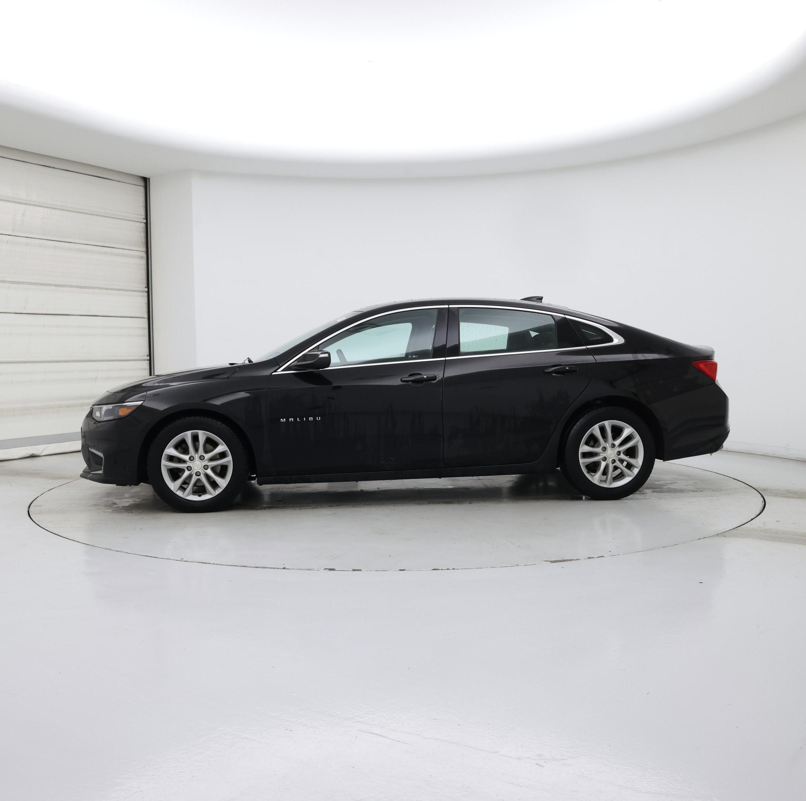 Thumbnail: 2018 Chevrolet Malibu - 3