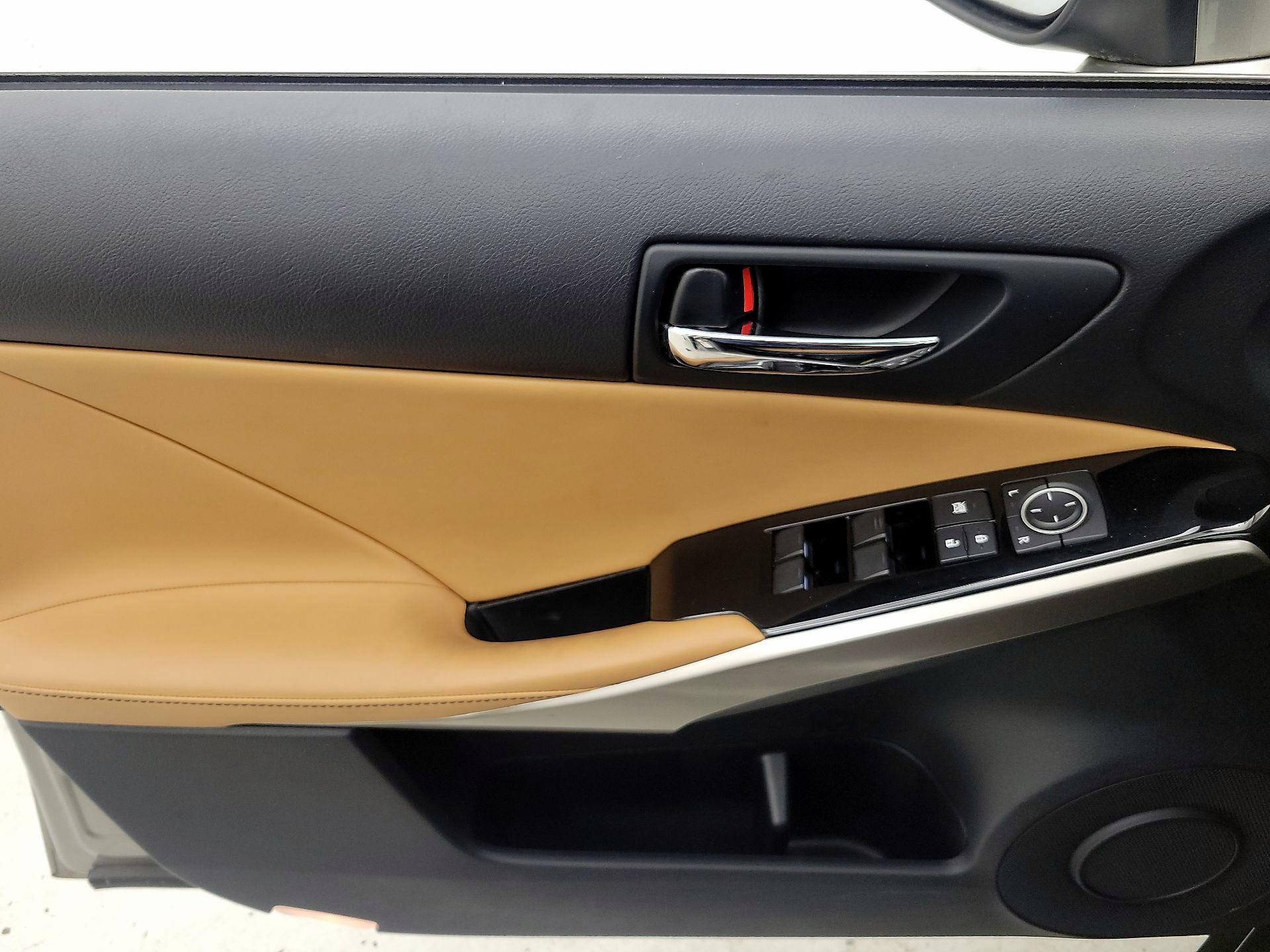 Thumbnail: 2015 Lexus IS - 12