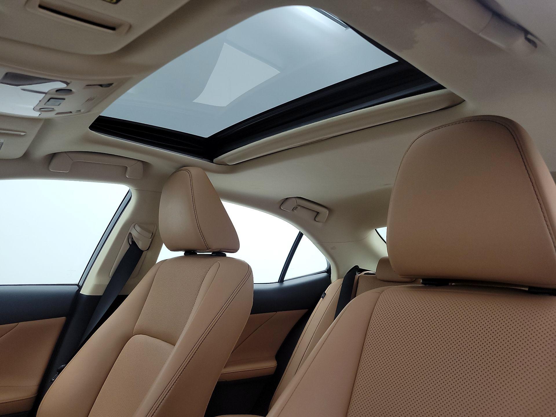 Thumbnail: 2015 Lexus IS - 19
