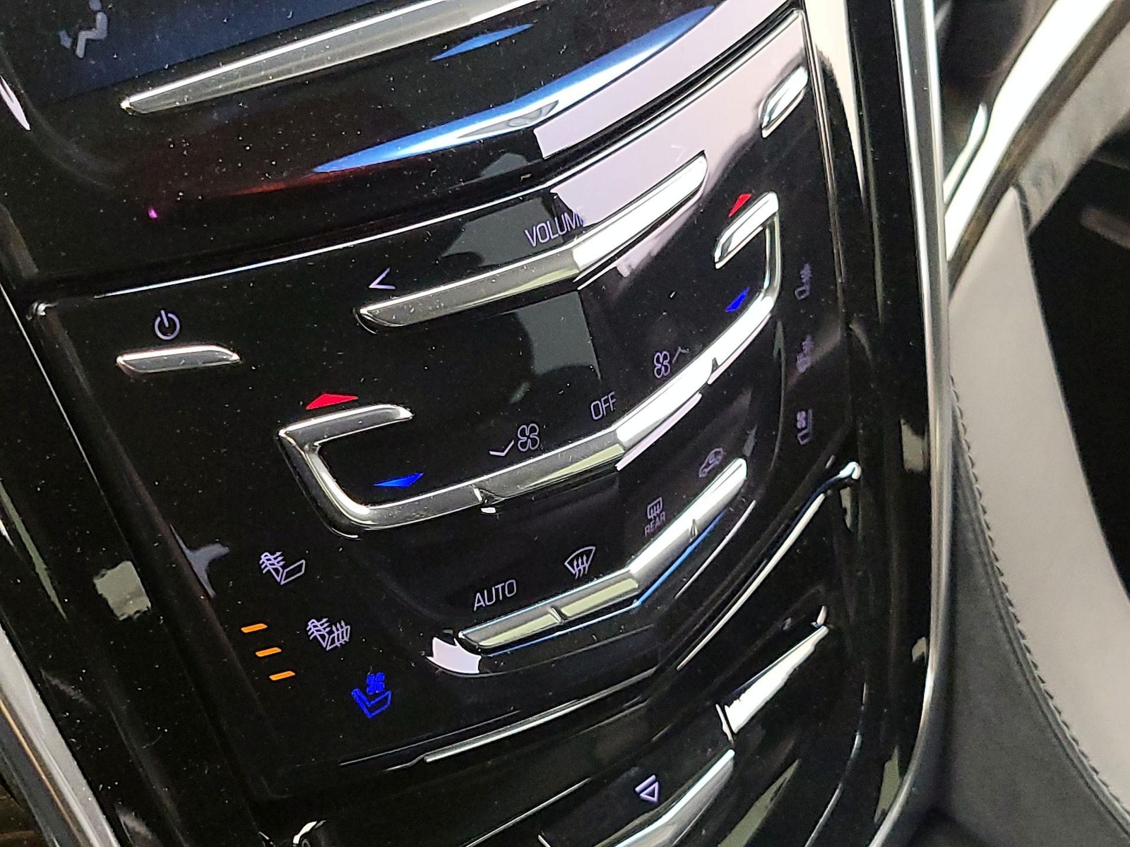2018 Cadillac Escalade Platinum - Photo 18