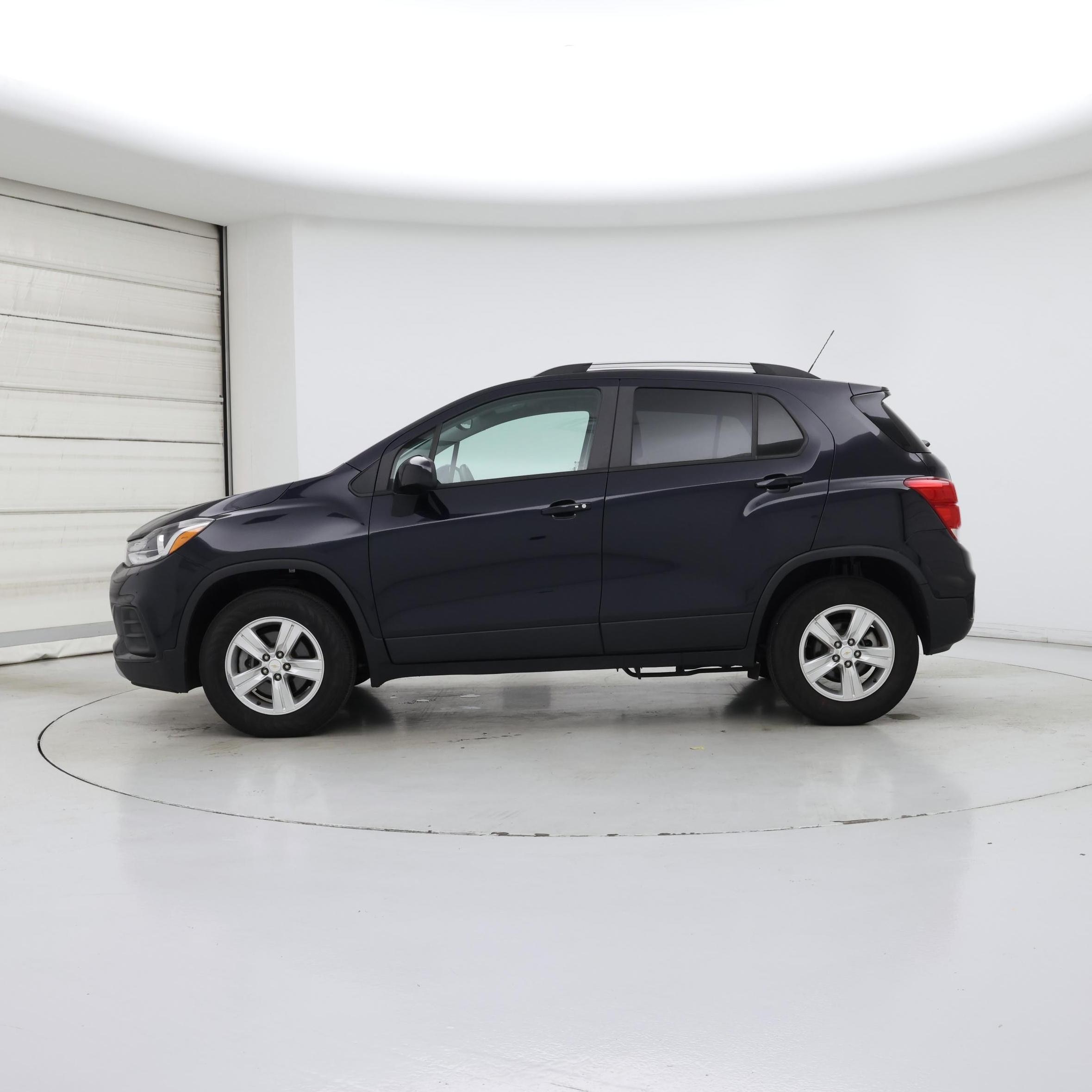 Thumbnail: 2022 Chevrolet Trax - 3