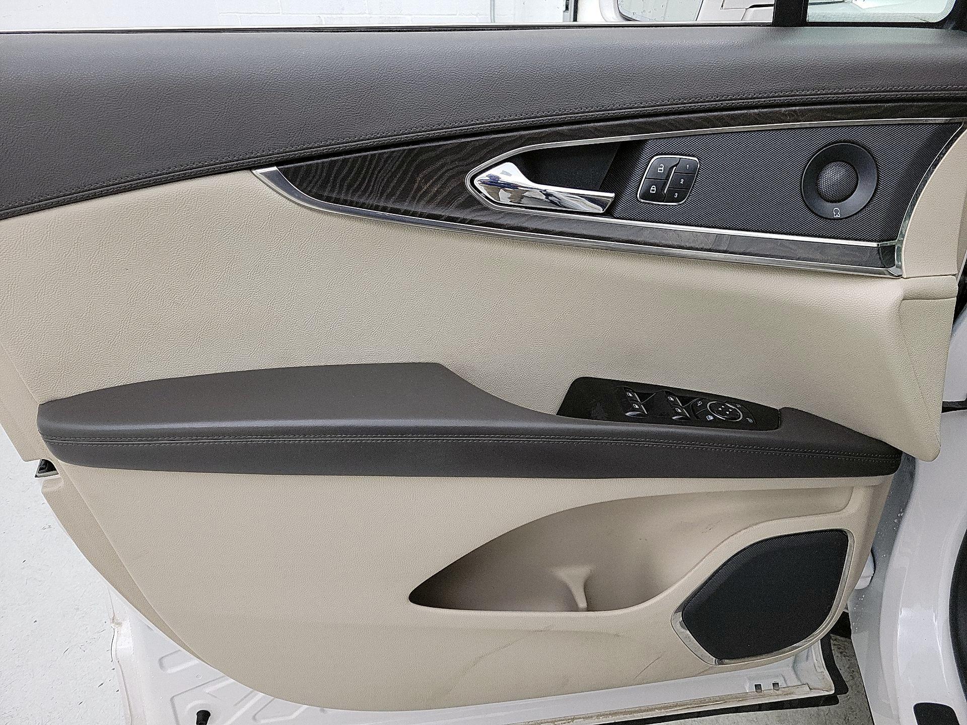 Thumbnail: 2019 Lincoln Nautilus - 12
