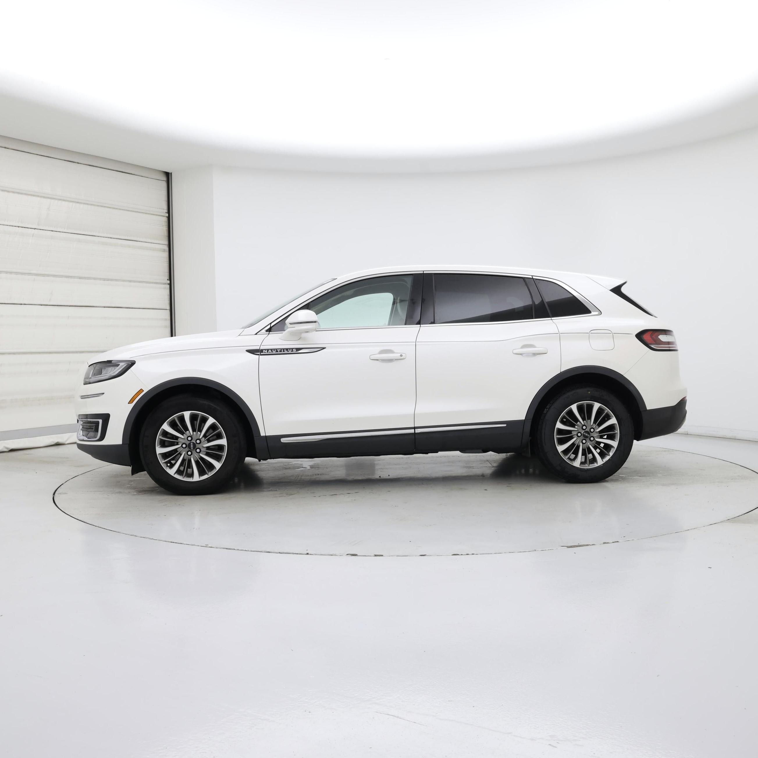 Thumbnail: 2019 Lincoln Nautilus - 3