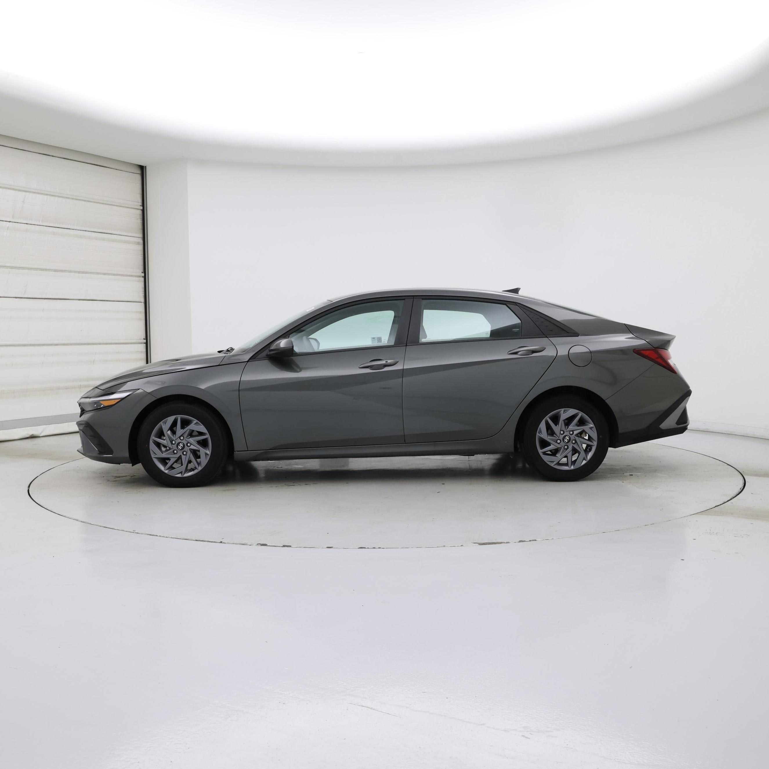 Thumbnail: 2024 Hyundai Elantra - 3