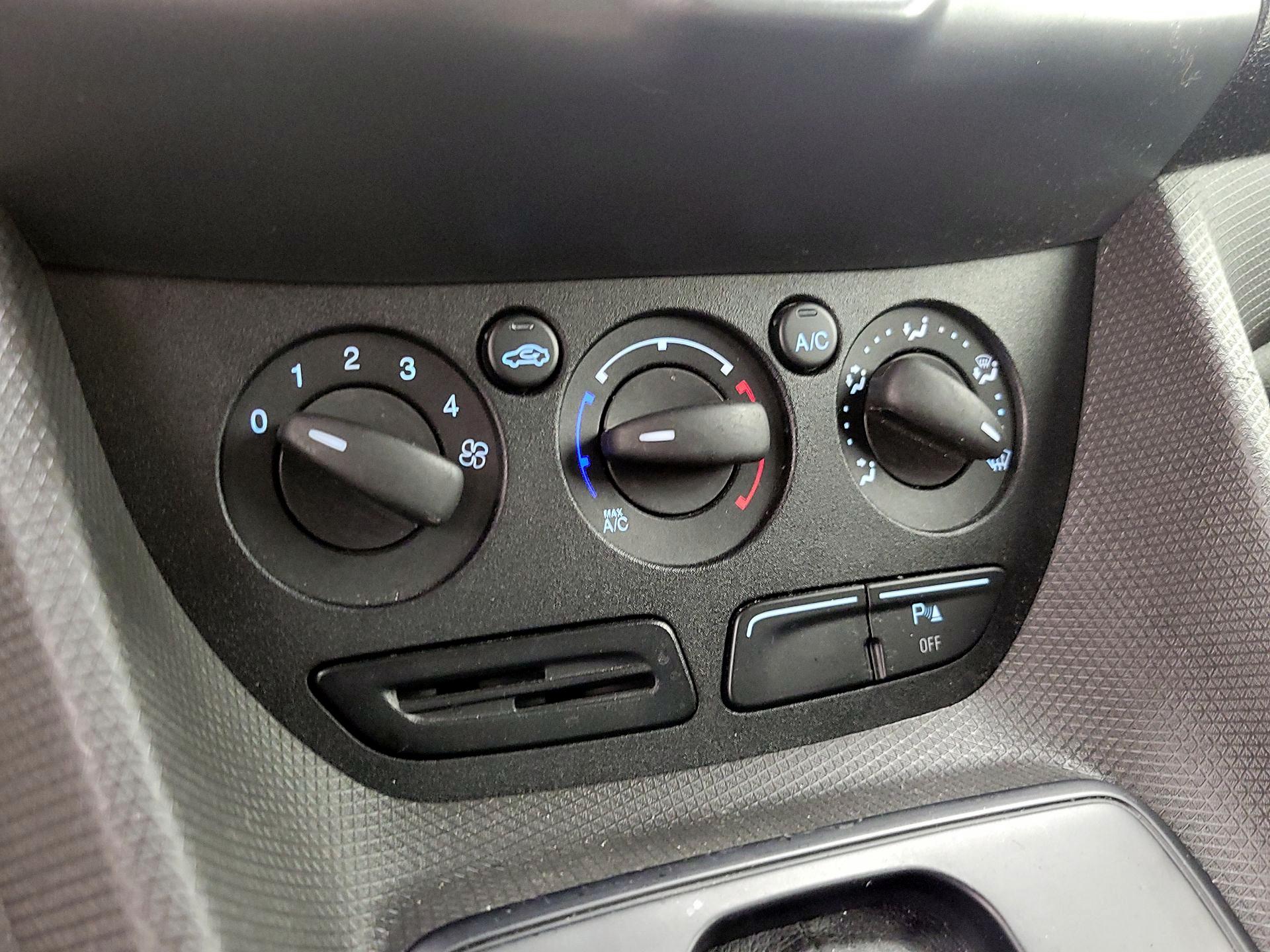 Thumbnail: 2016 Ford Transit Series - 16