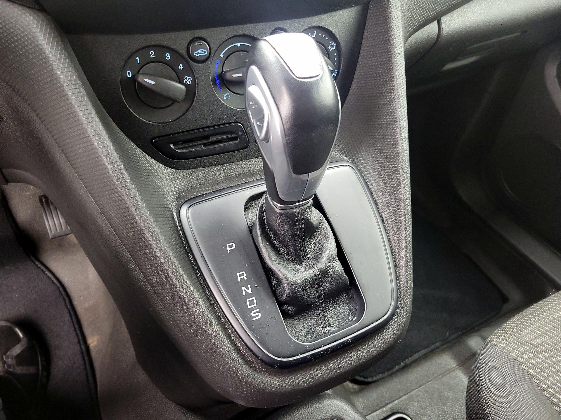 Thumbnail: 2016 Ford Transit Series - 17