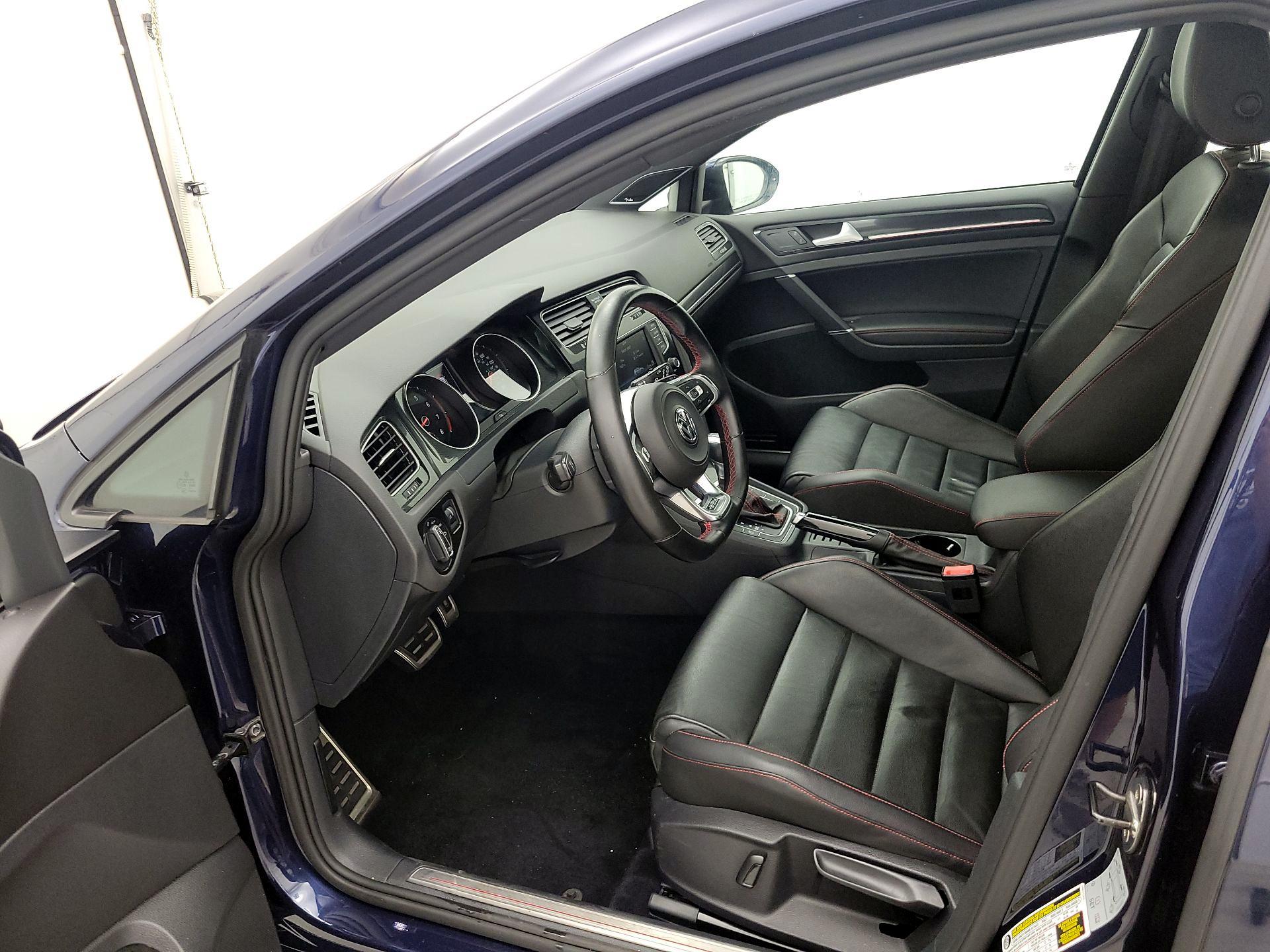 Thumbnail: 2016 Volkswagen Golf - 11
