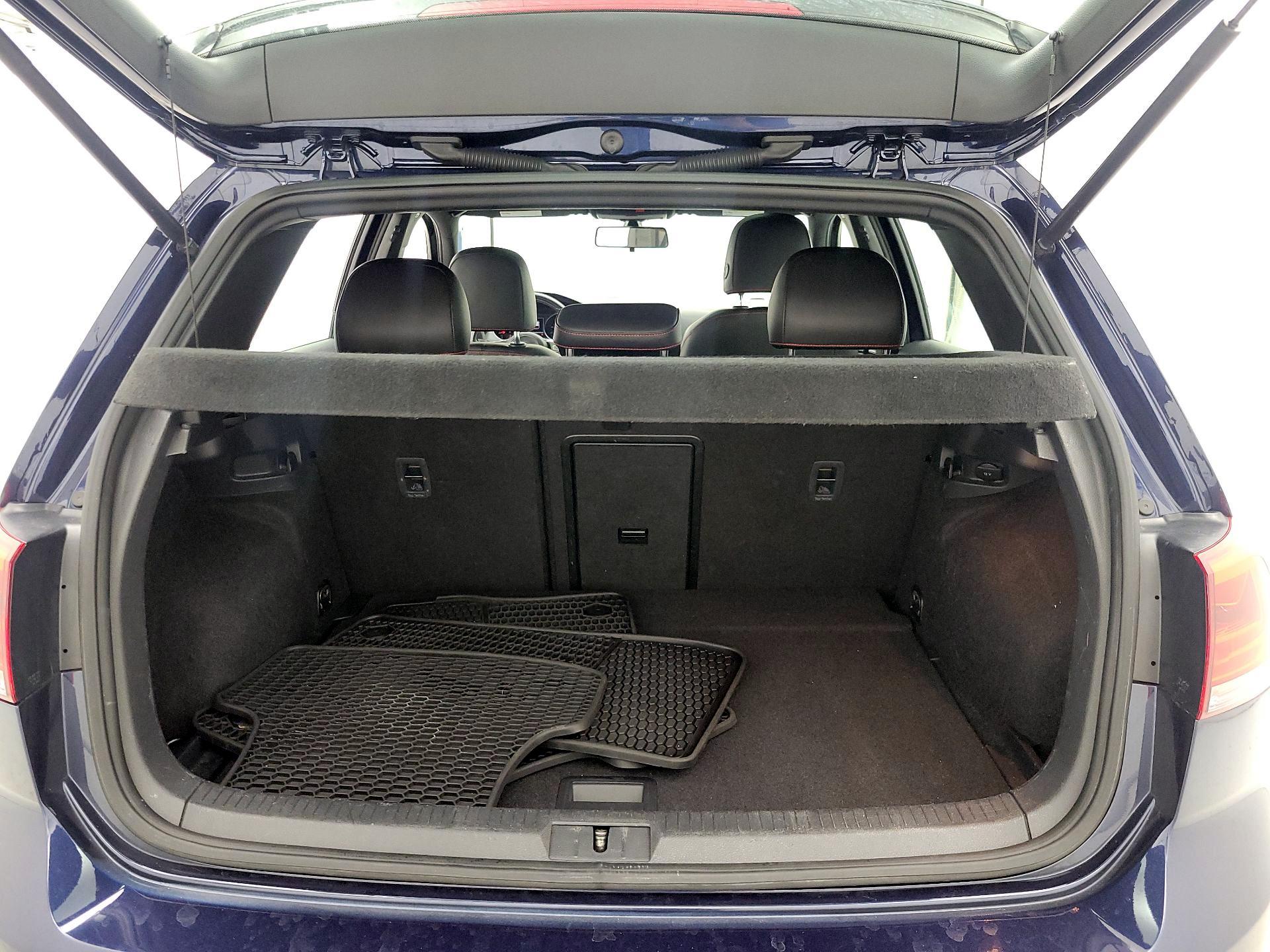Thumbnail: 2016 Volkswagen Golf - 20