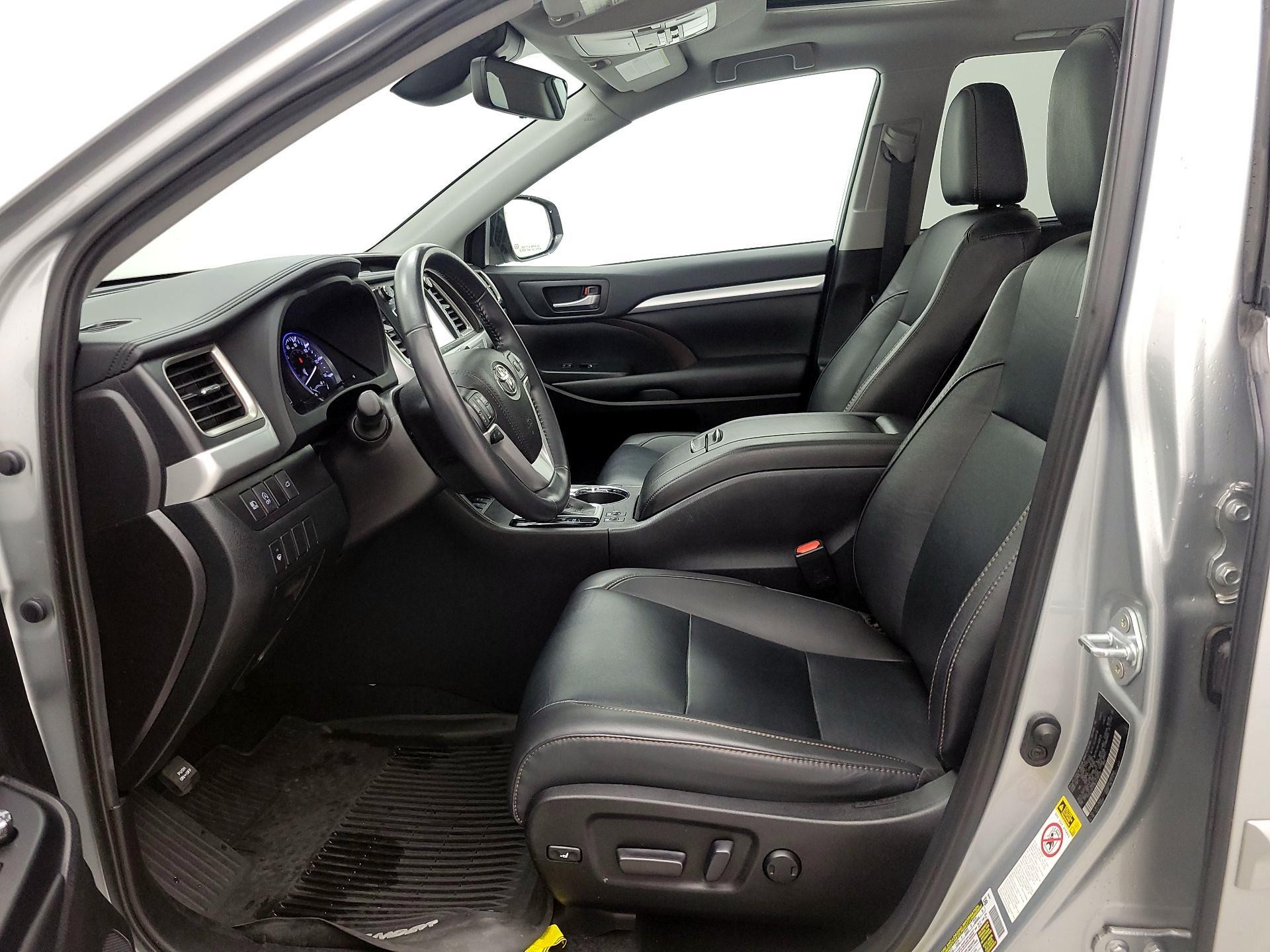 Thumbnail: 2019 Toyota Highlander - 11