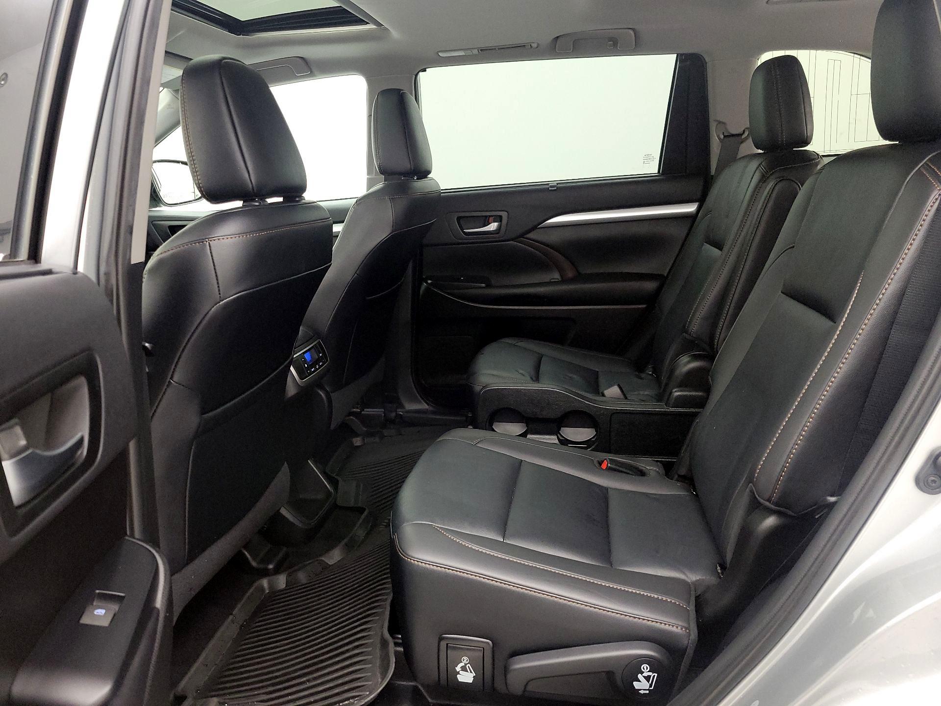 Thumbnail: 2019 Toyota Highlander - 18