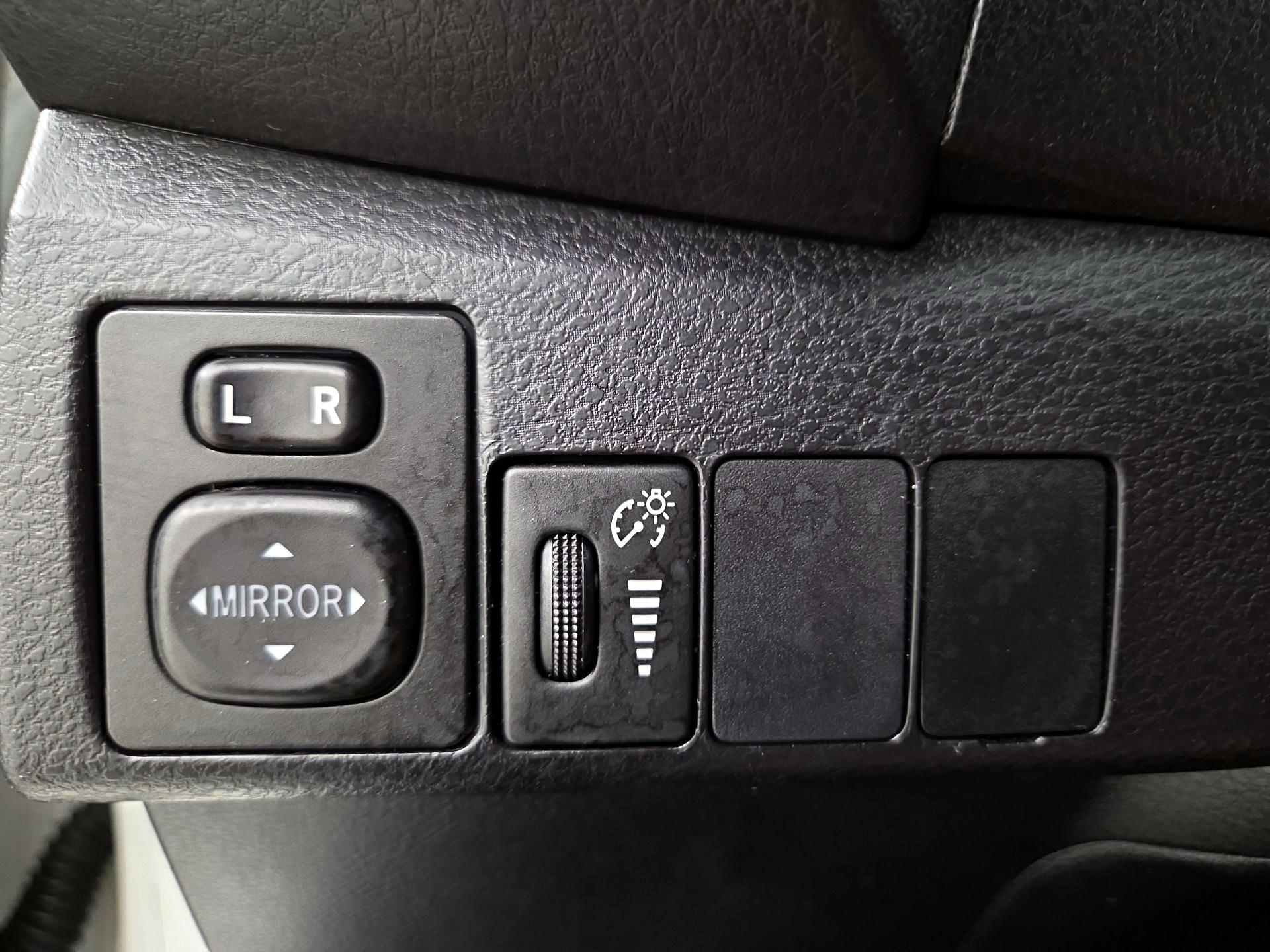 Thumbnail: 2016 Toyota Corolla - 13