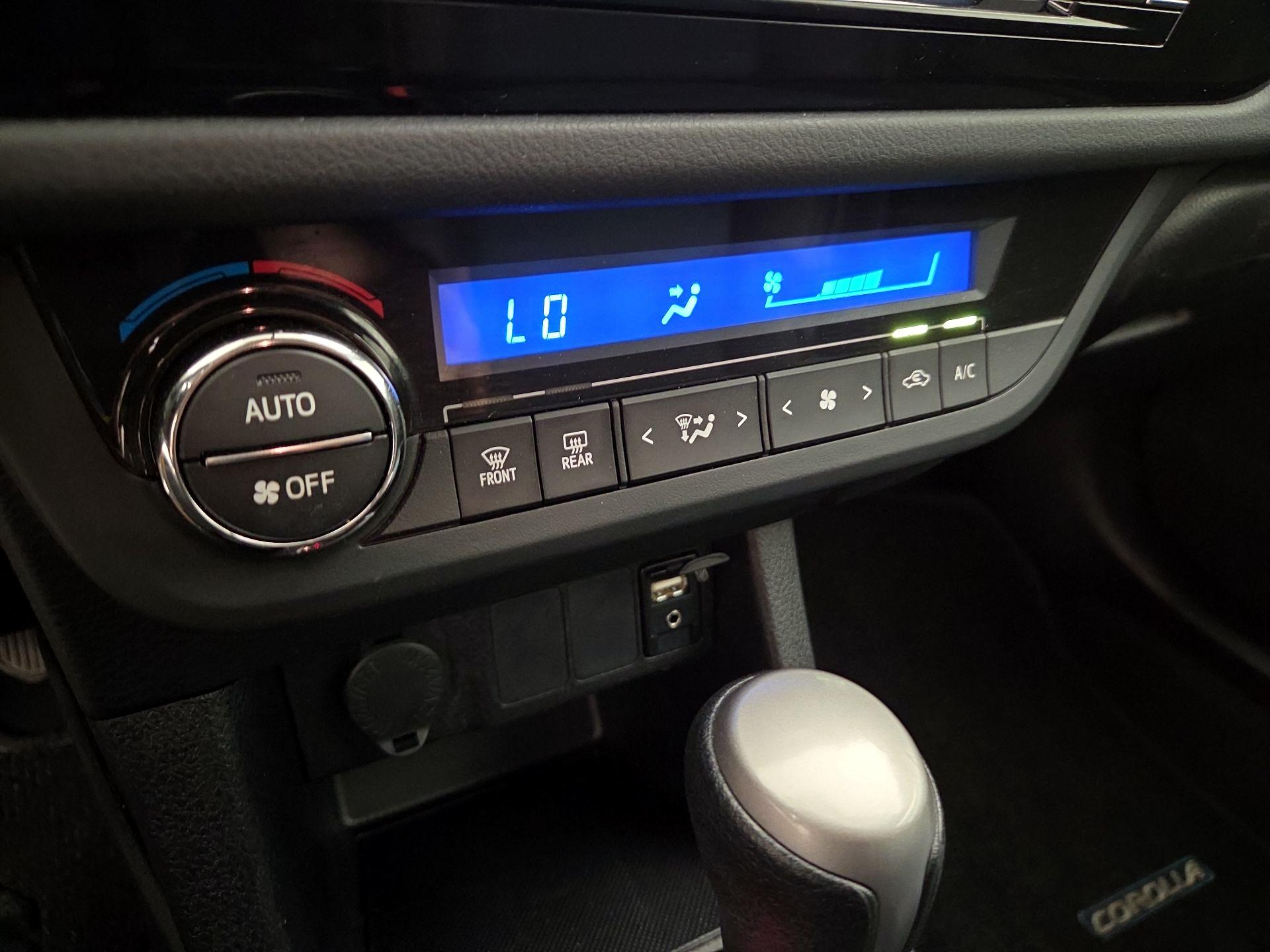 Thumbnail: 2016 Toyota Corolla - 16
