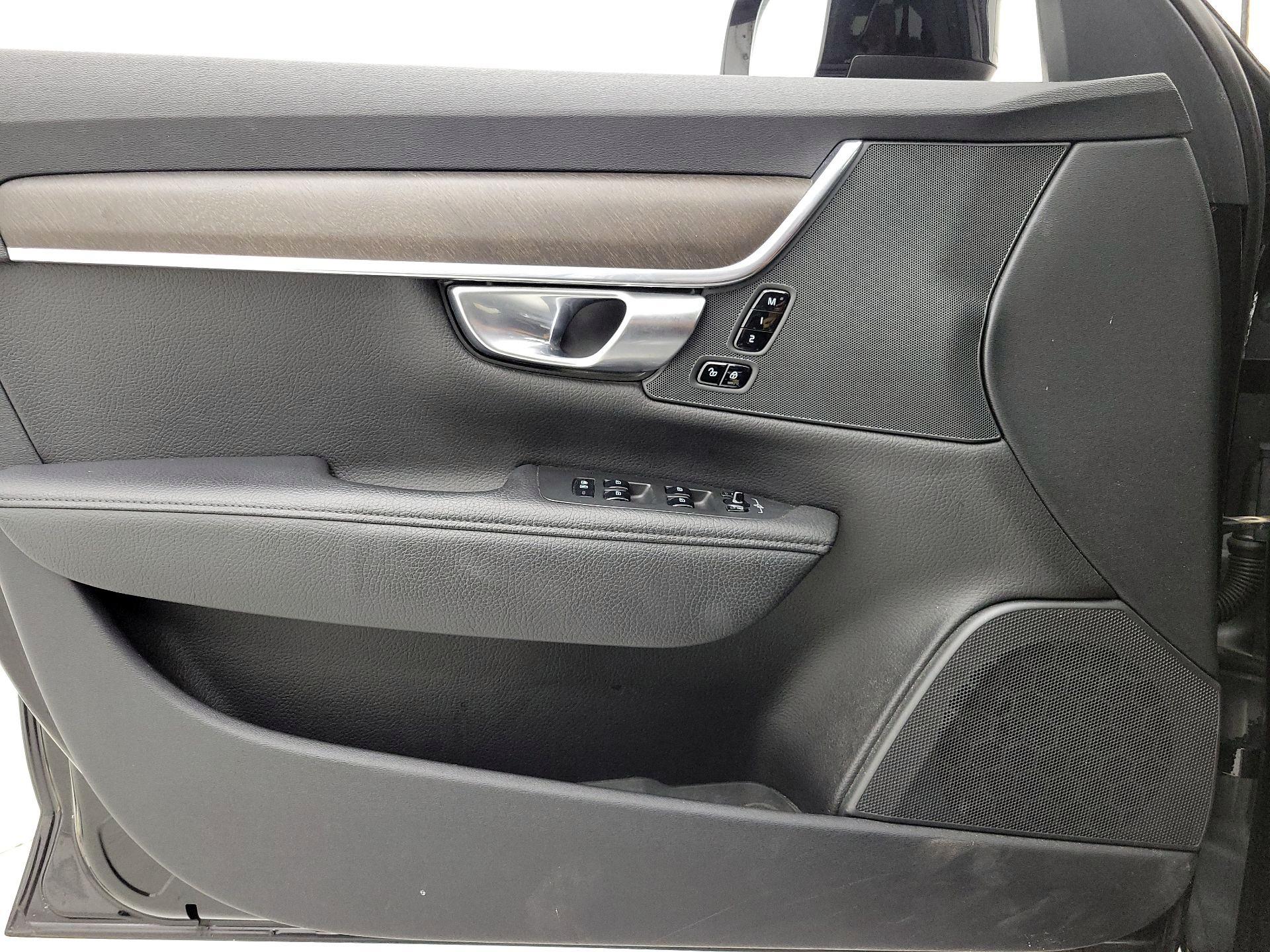 Thumbnail: 2017 Volvo V90 - 12