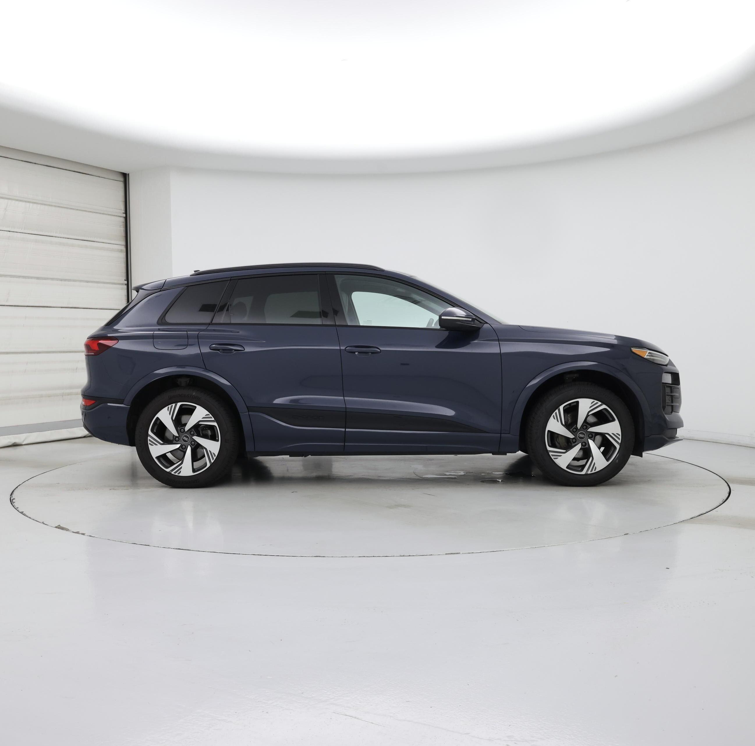 Thumbnail: 2025 Audi Q6 e-tron - 7