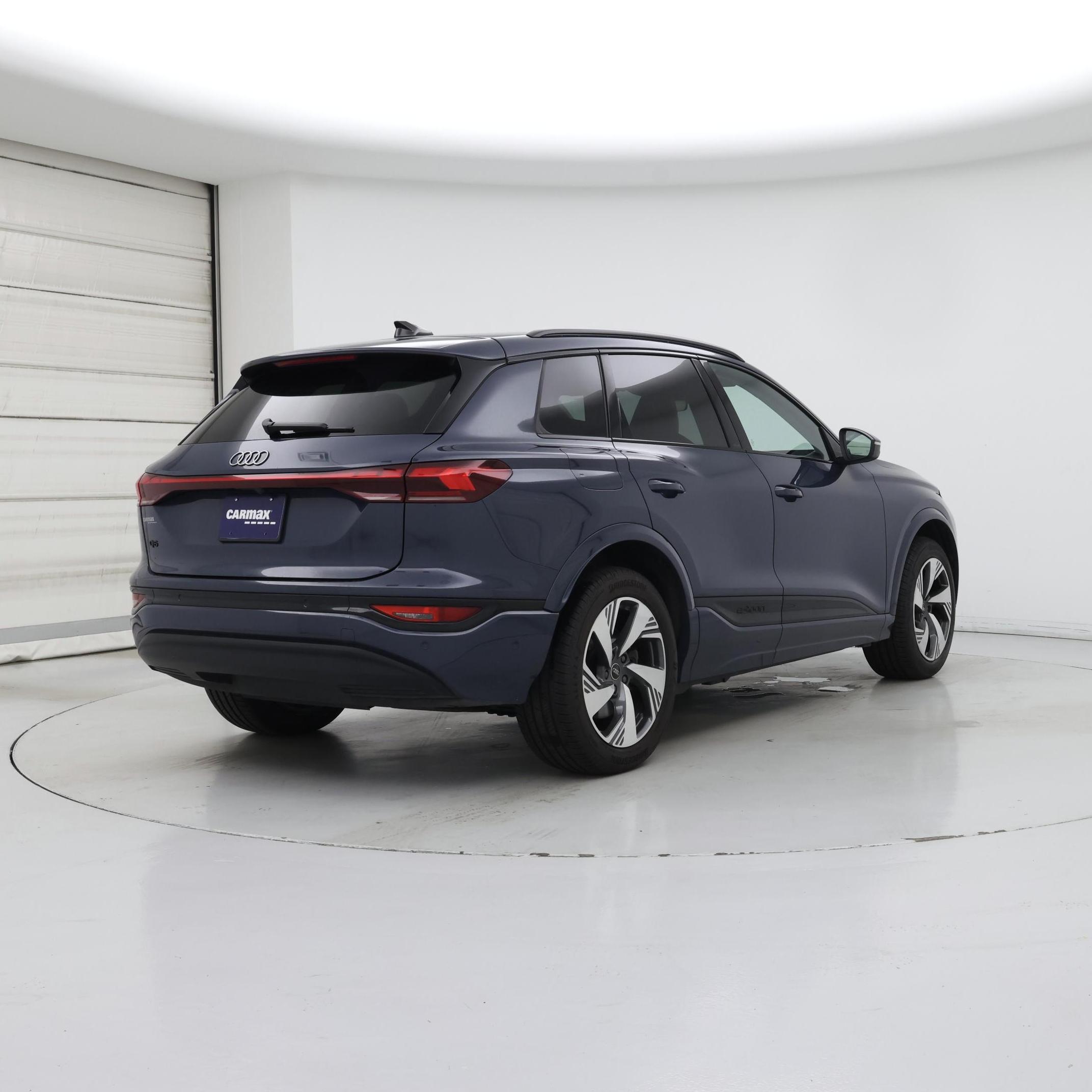 Thumbnail: 2025 Audi Q6 e-tron - 8