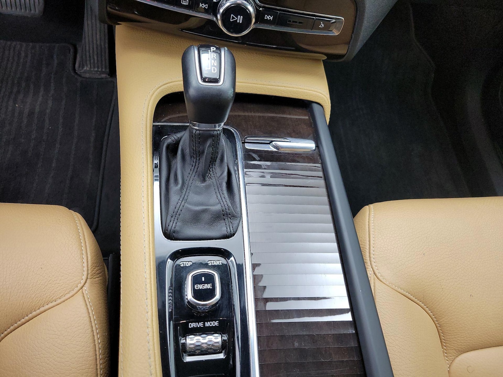 2017 Volvo XC90 Momentum - Photo 19