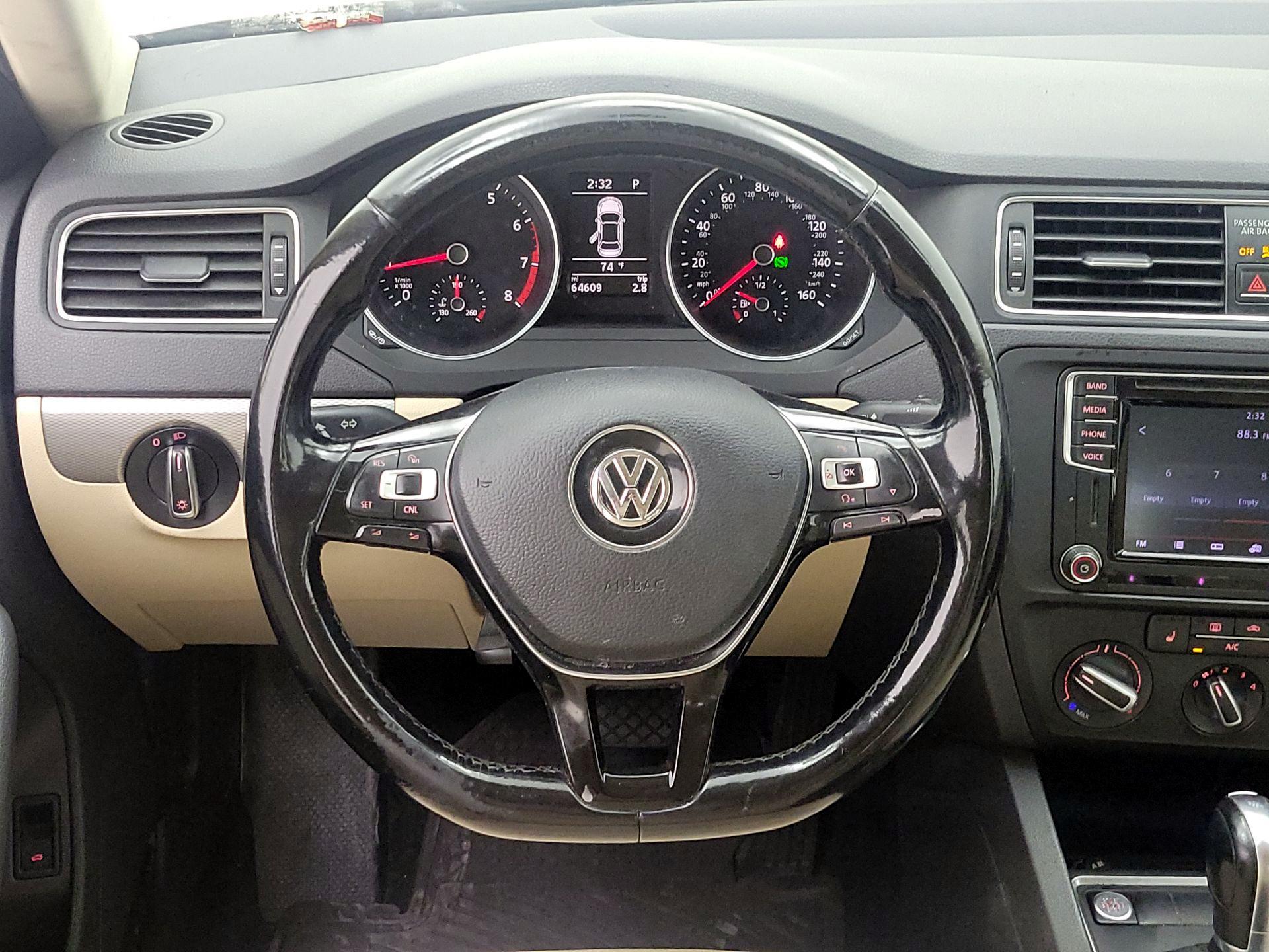 Thumbnail: 2017 Volkswagen Jetta - 10