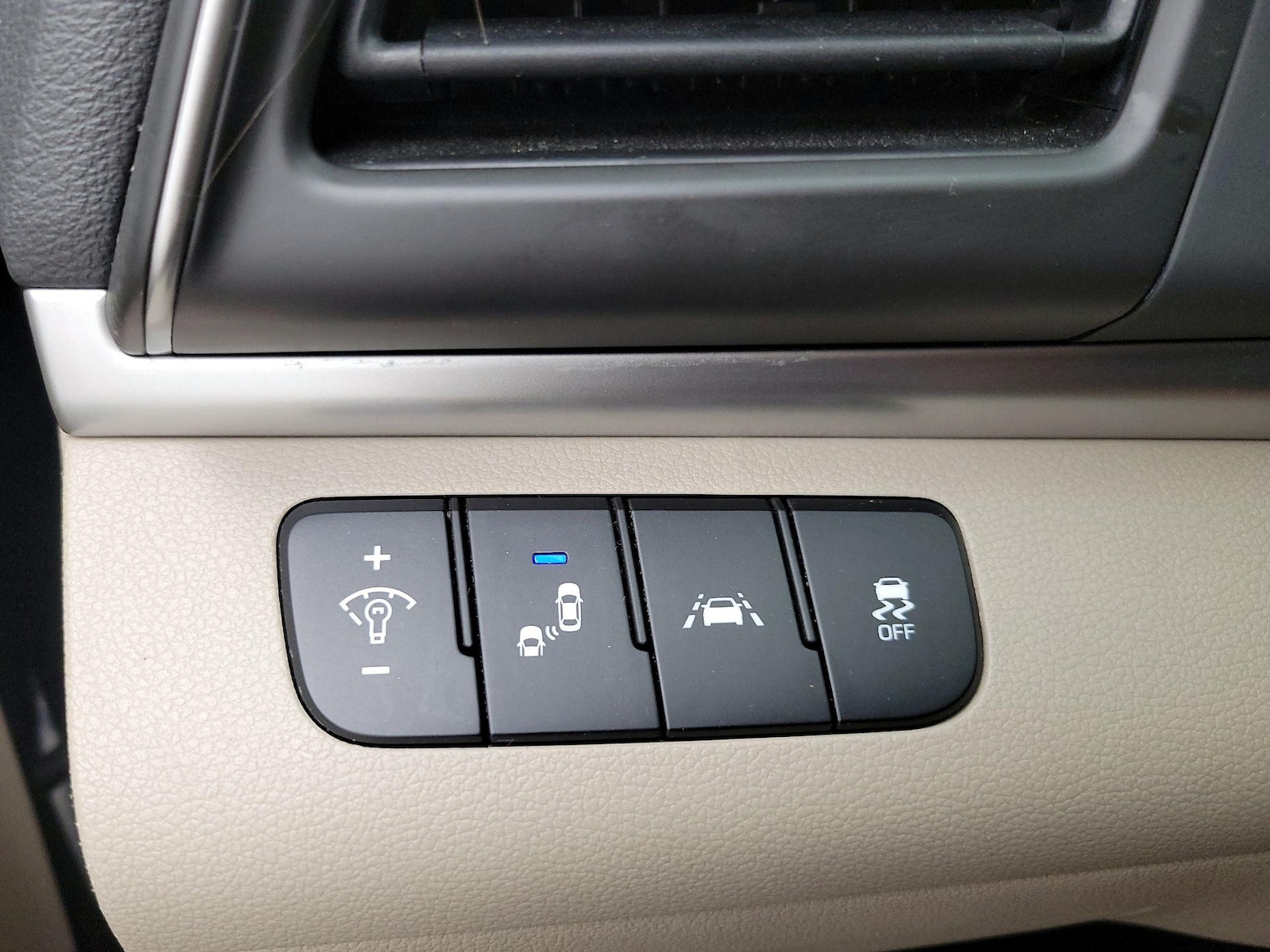 2020 Hyundai Elantra SEL - Photo 14