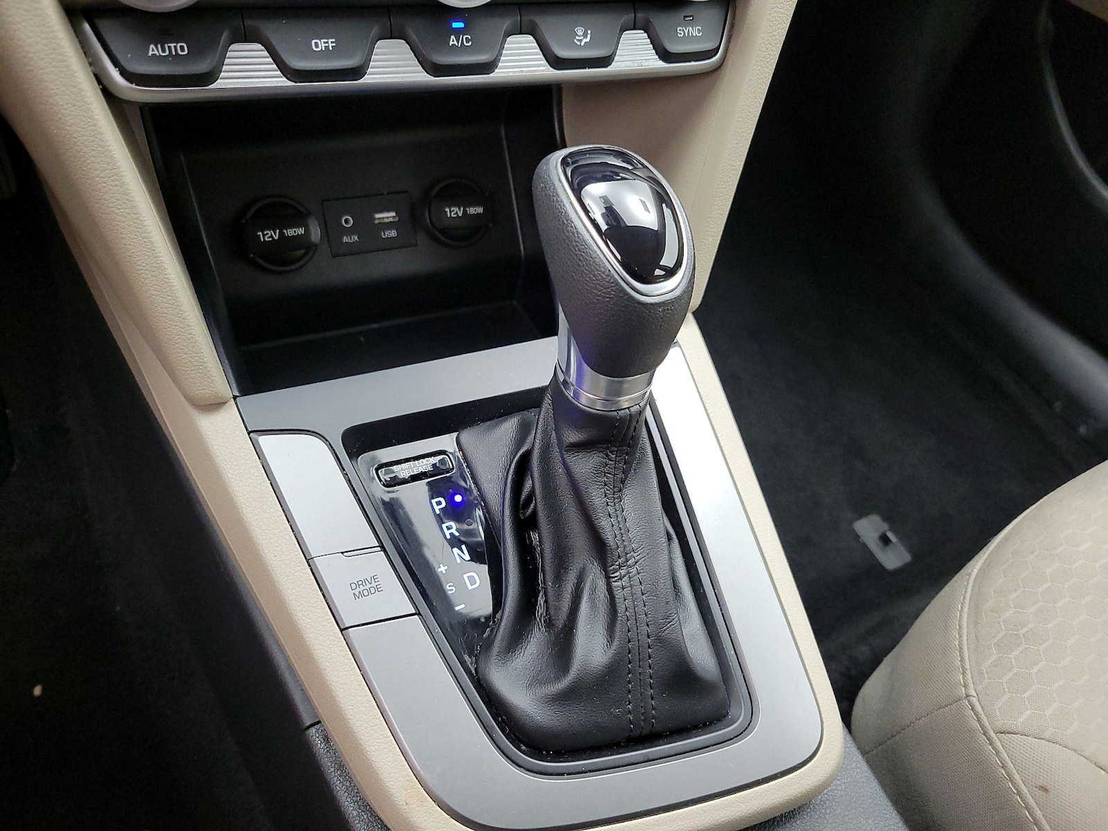 2020 Hyundai Elantra SEL - Photo 18