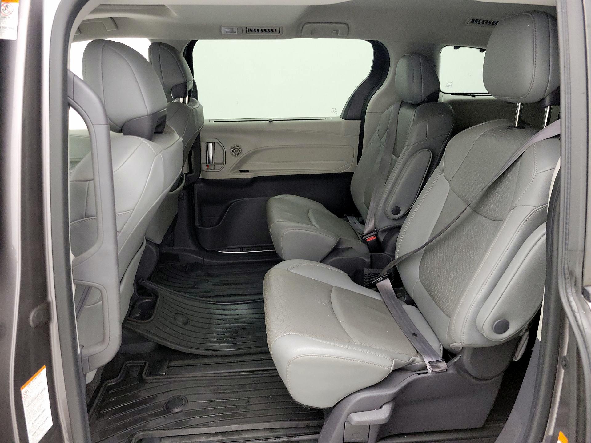 Thumbnail: 2021 Toyota Sienna - 20