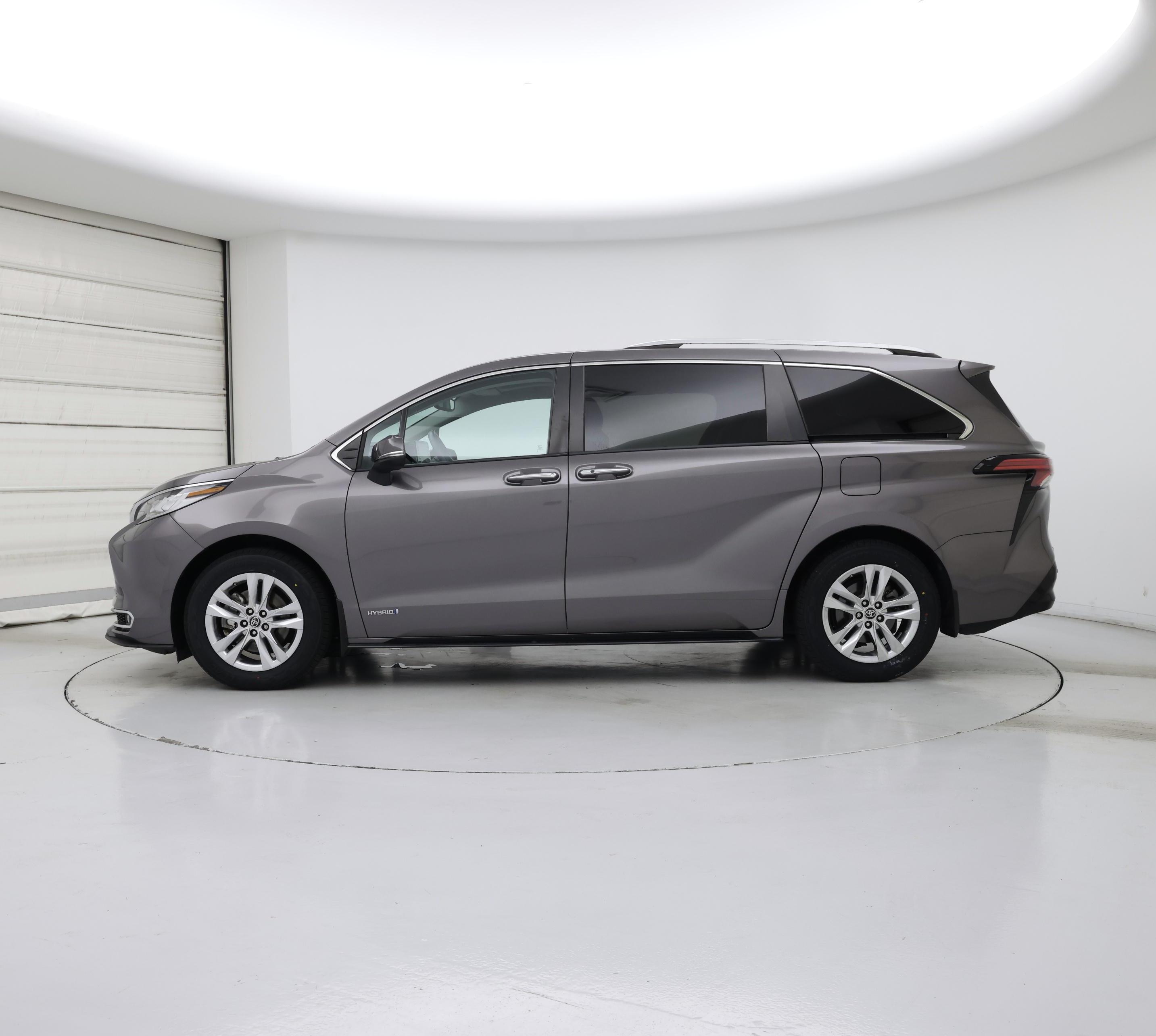 Thumbnail: 2021 Toyota Sienna - 3