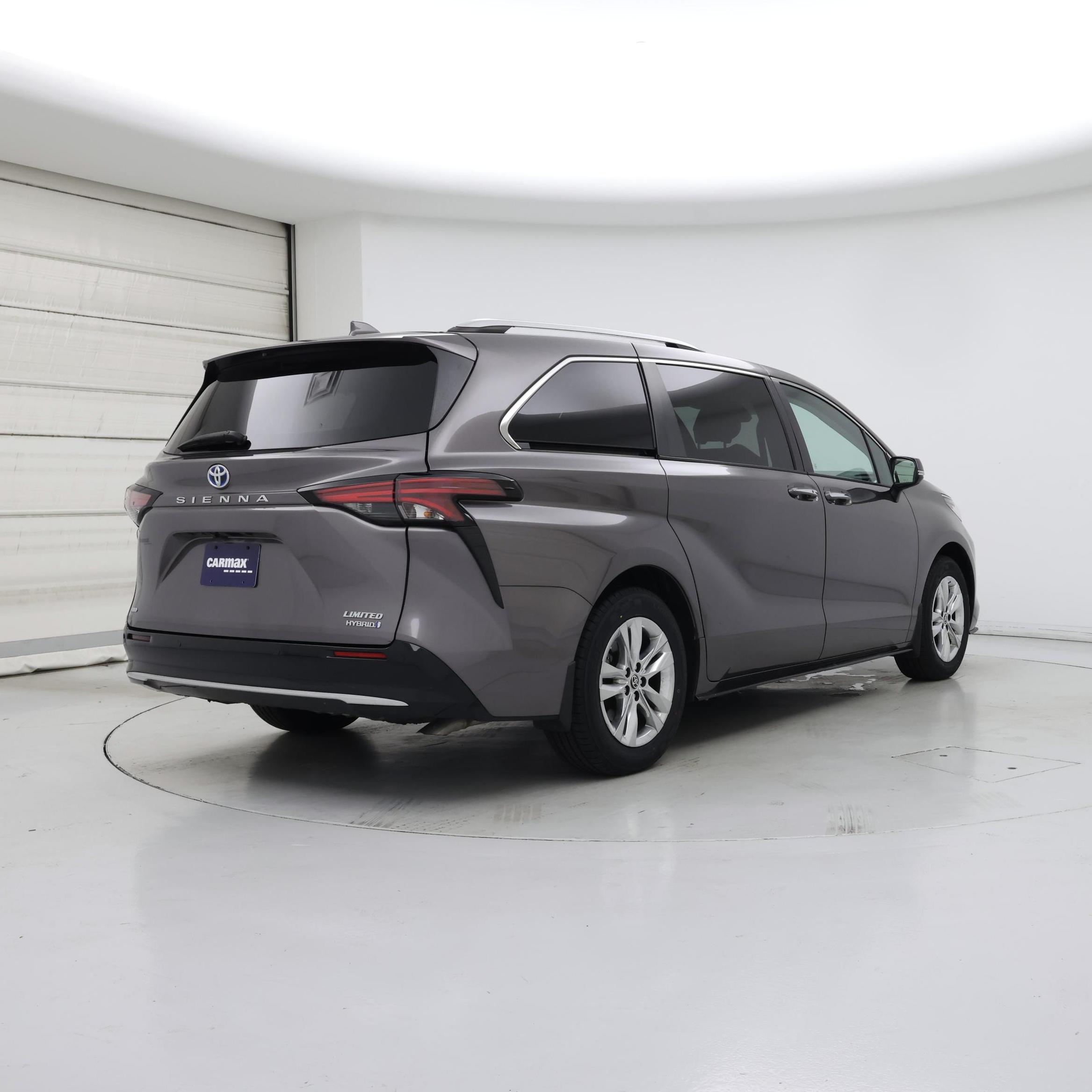 Thumbnail: 2021 Toyota Sienna - 8