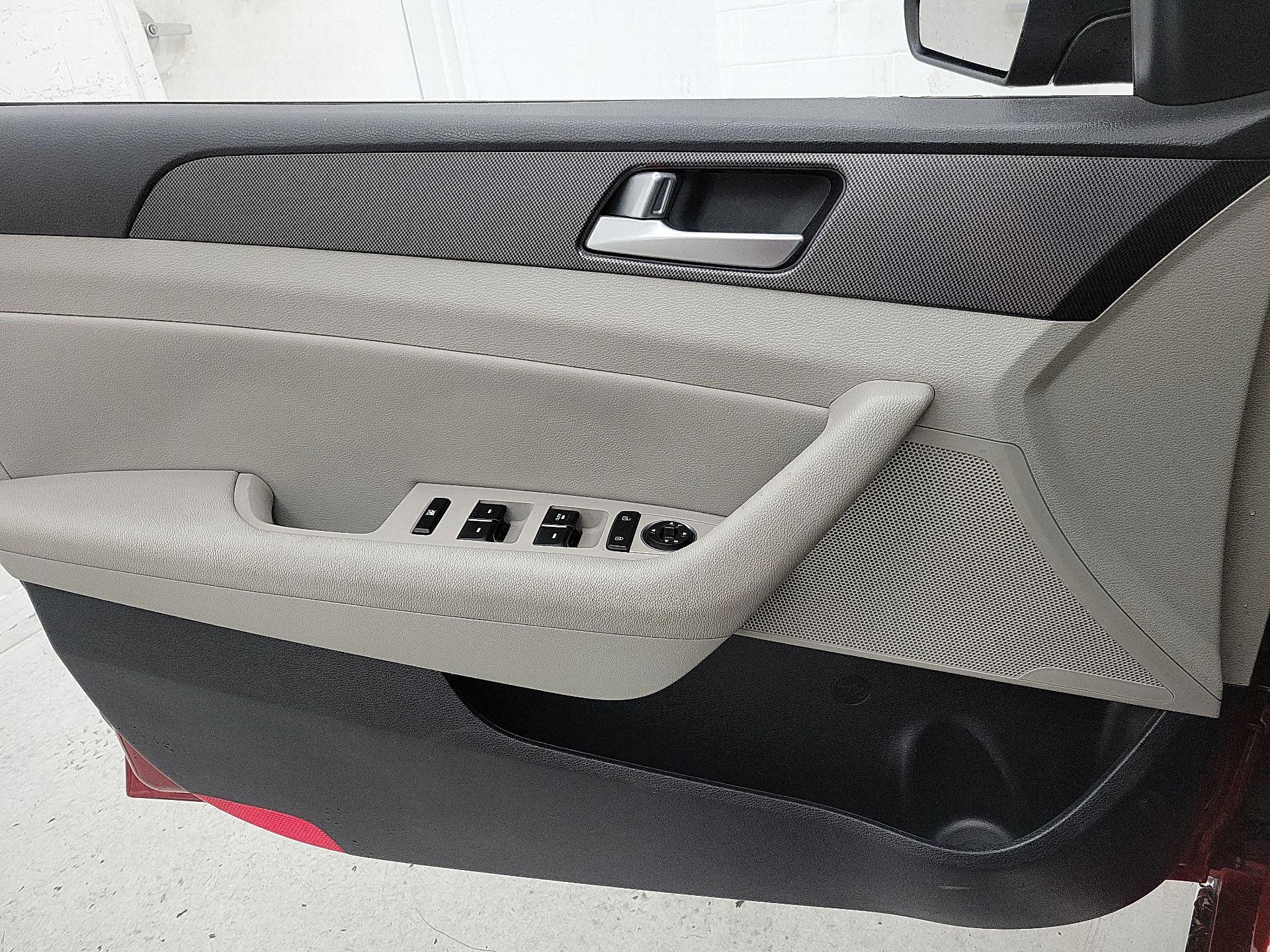 Thumbnail: 2016 Hyundai Sonata - 12