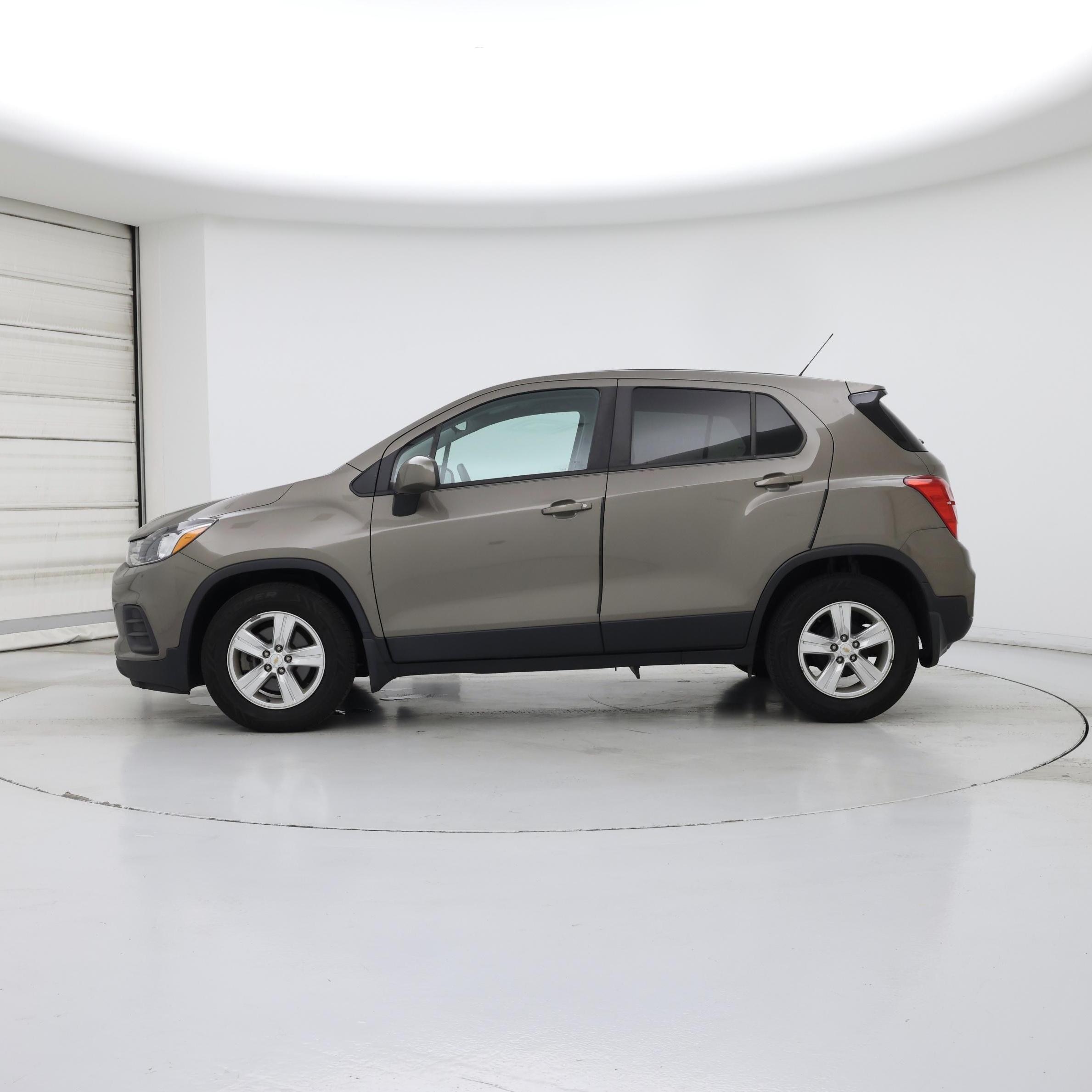 Thumbnail: 2021 Chevrolet Trax - 3