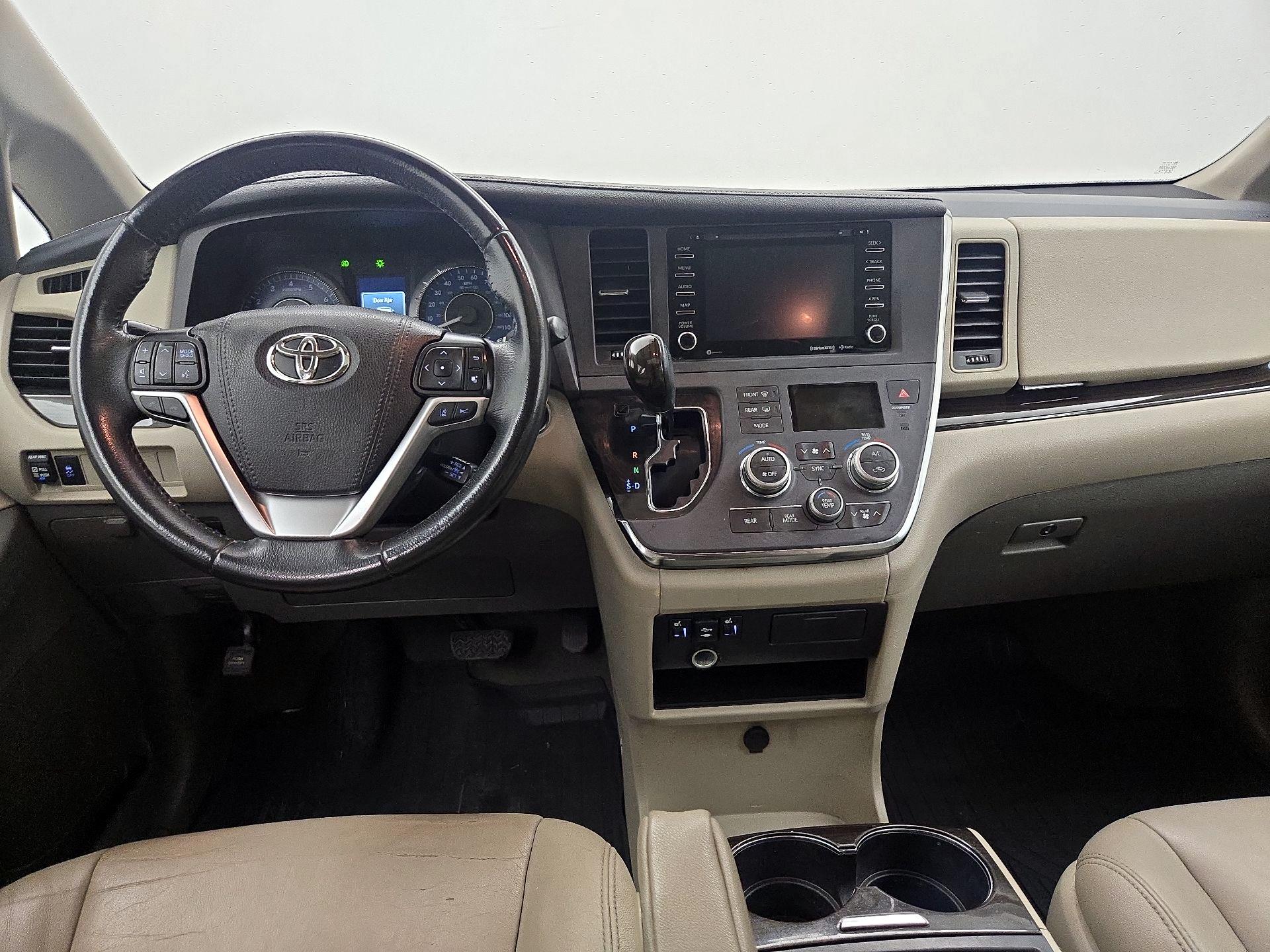 Thumbnail: 2019 Toyota Sienna - 9