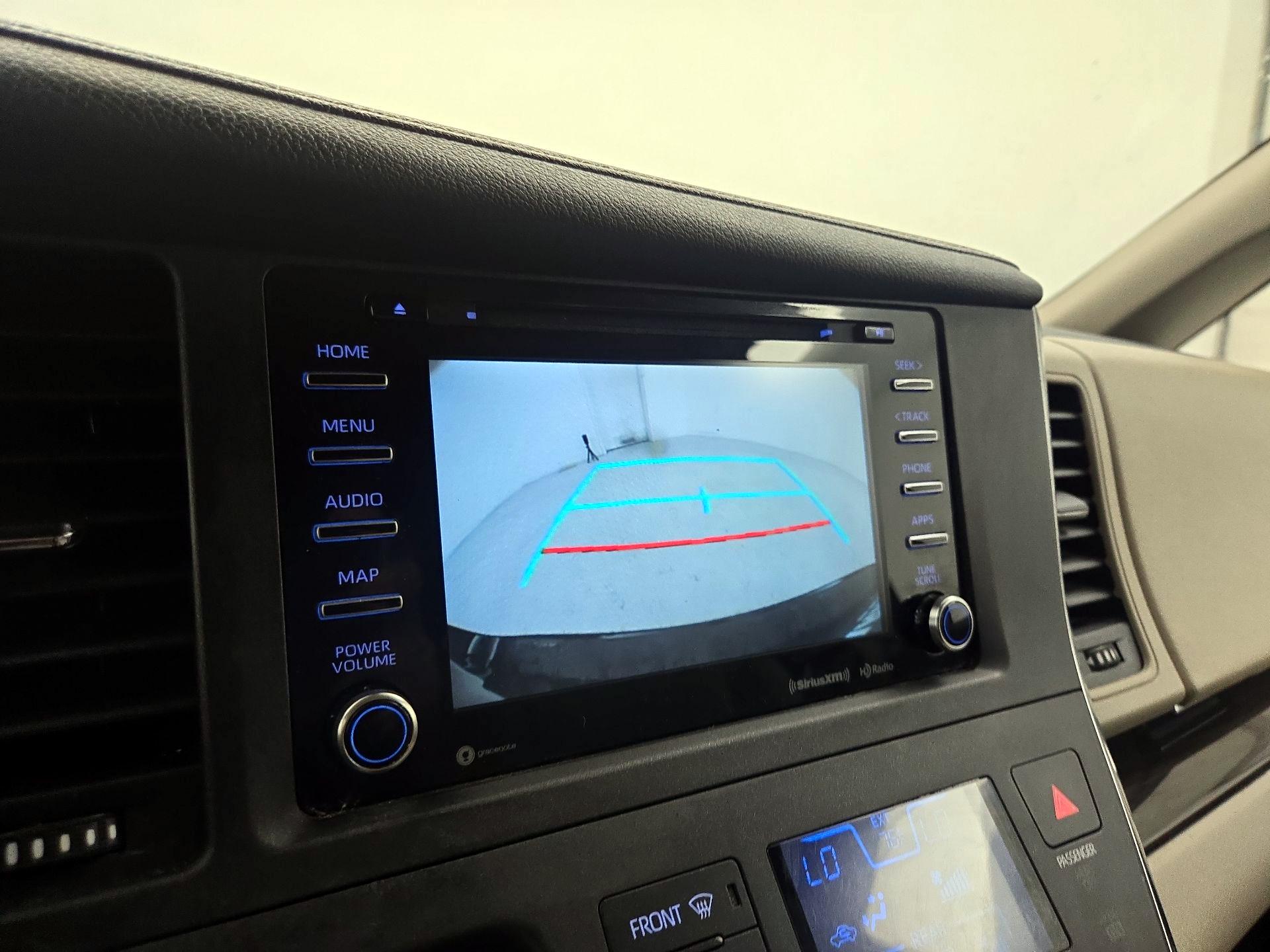 Thumbnail: 2019 Toyota Sienna - 14
