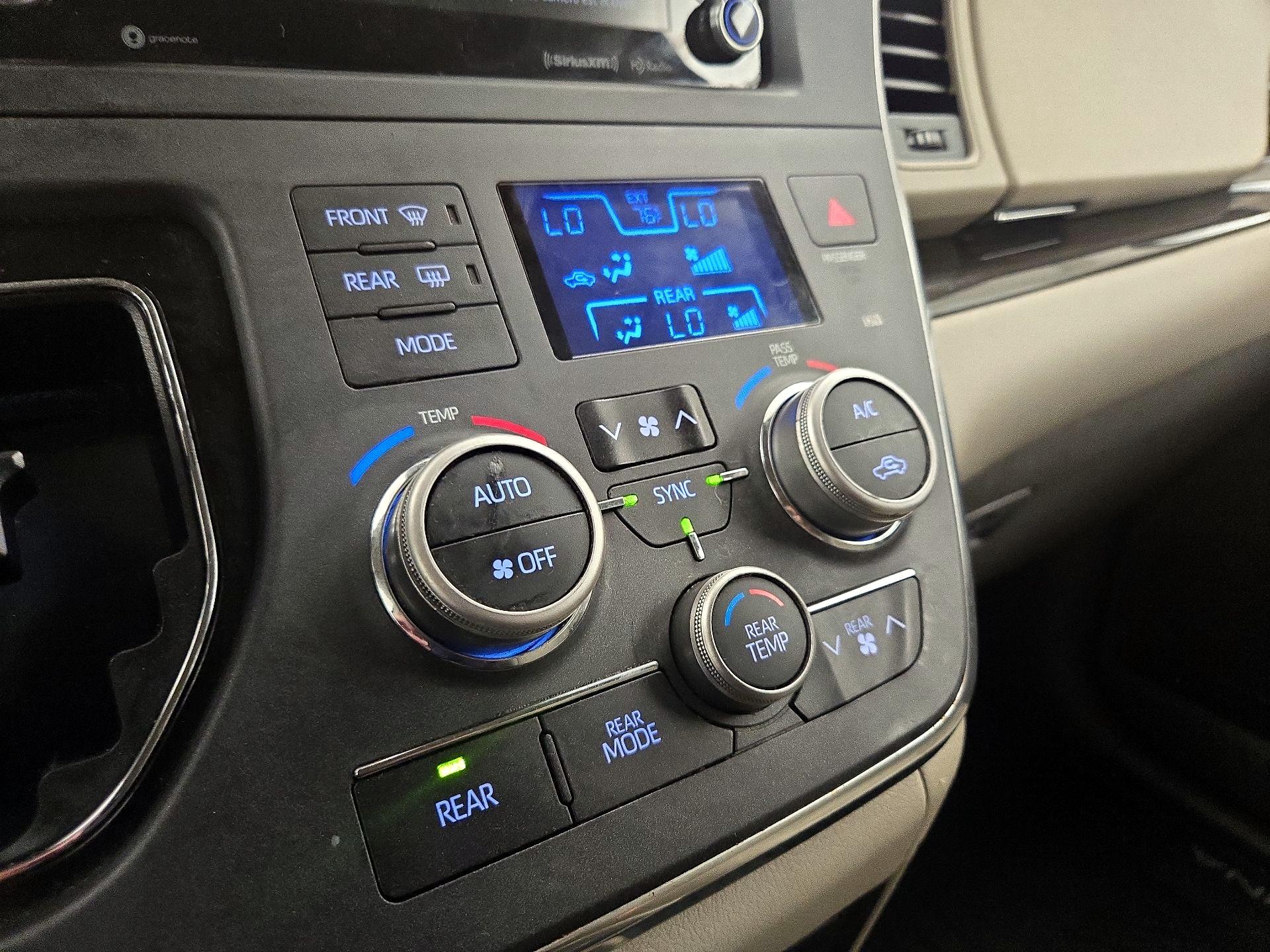 Thumbnail: 2019 Toyota Sienna - 16