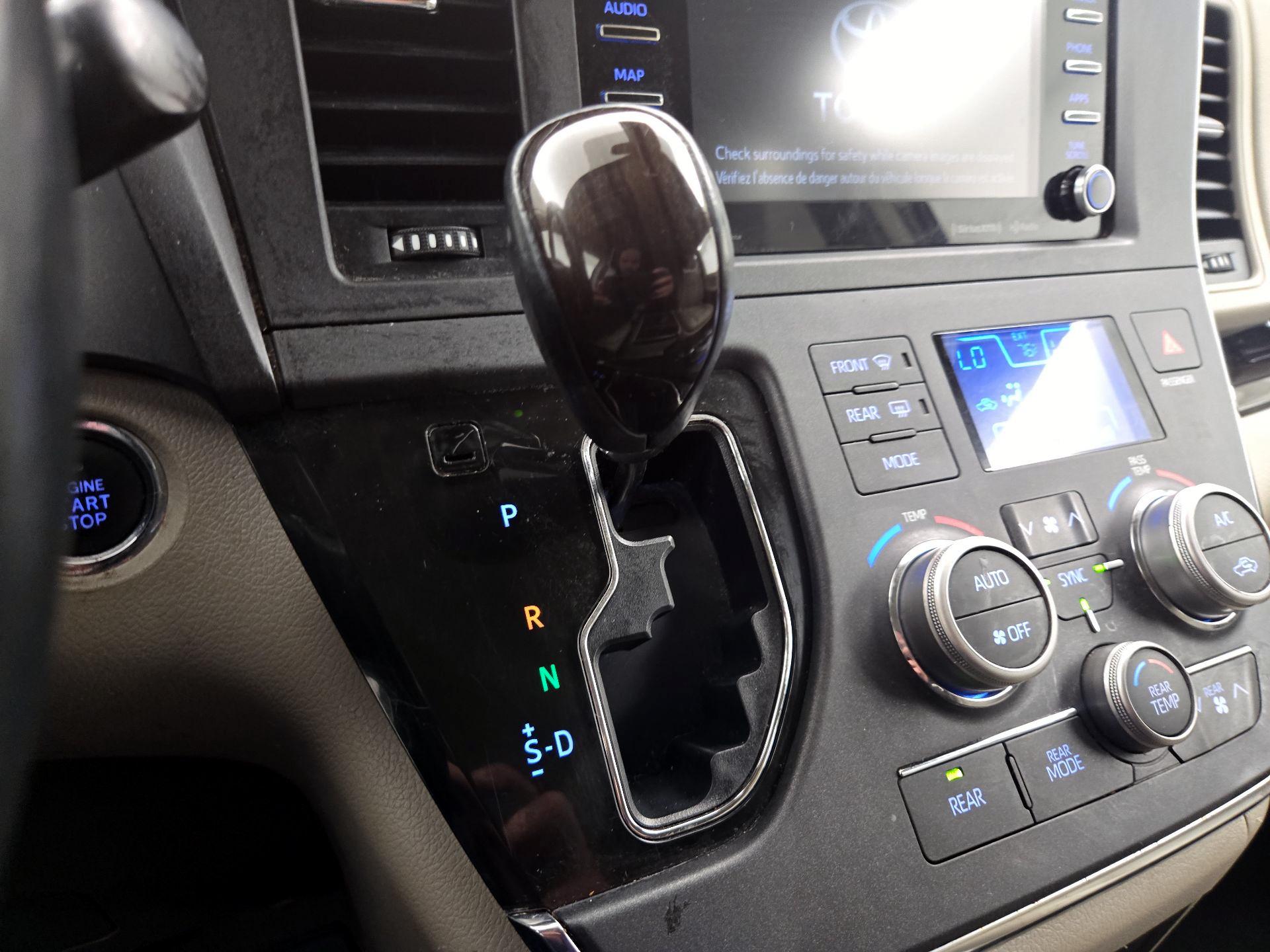 Thumbnail: 2019 Toyota Sienna - 17