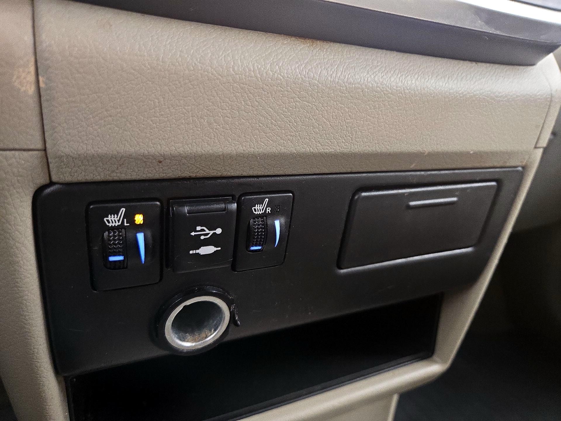 Thumbnail: 2019 Toyota Sienna - 18
