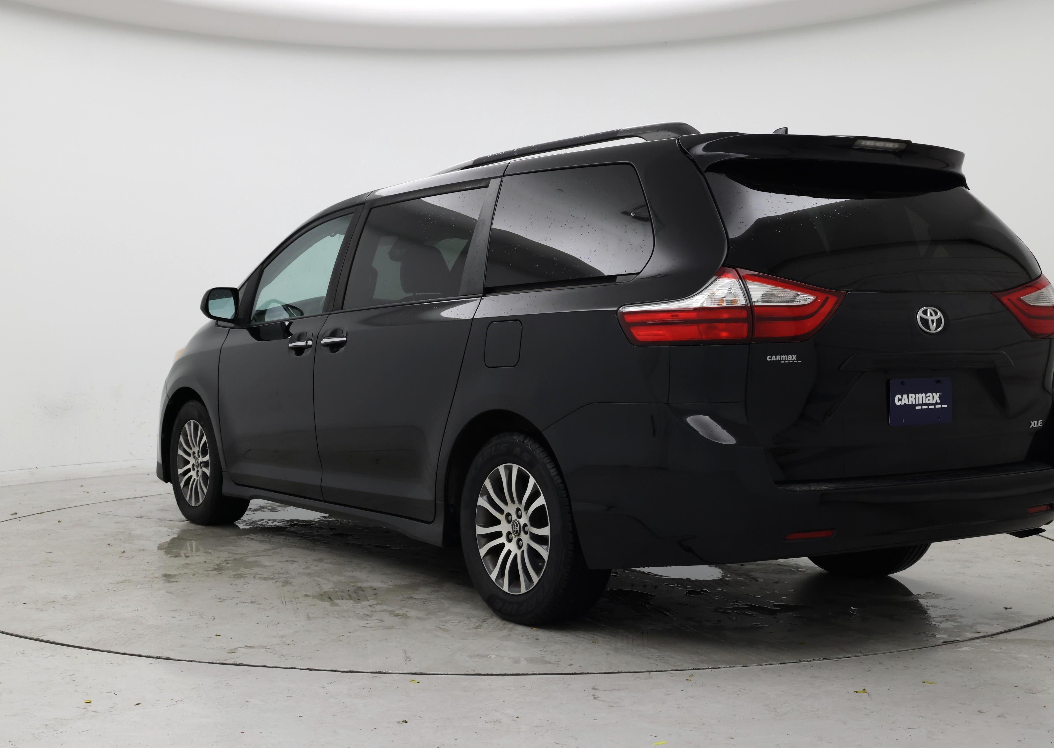 Thumbnail: 2019 Toyota Sienna - 2