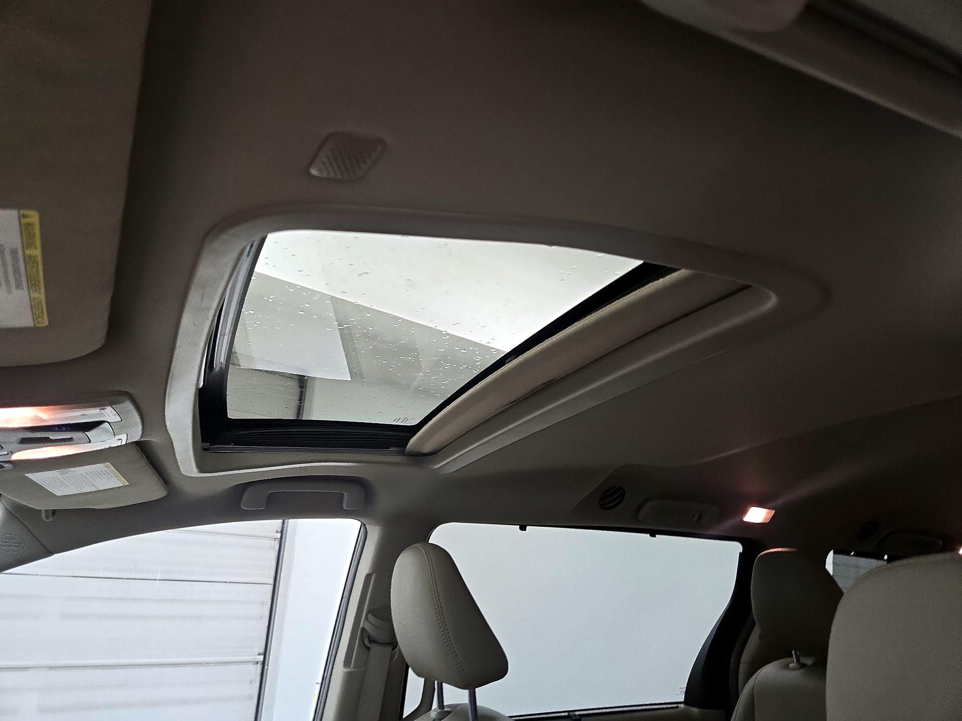 Thumbnail: 2019 Toyota Sienna - 19