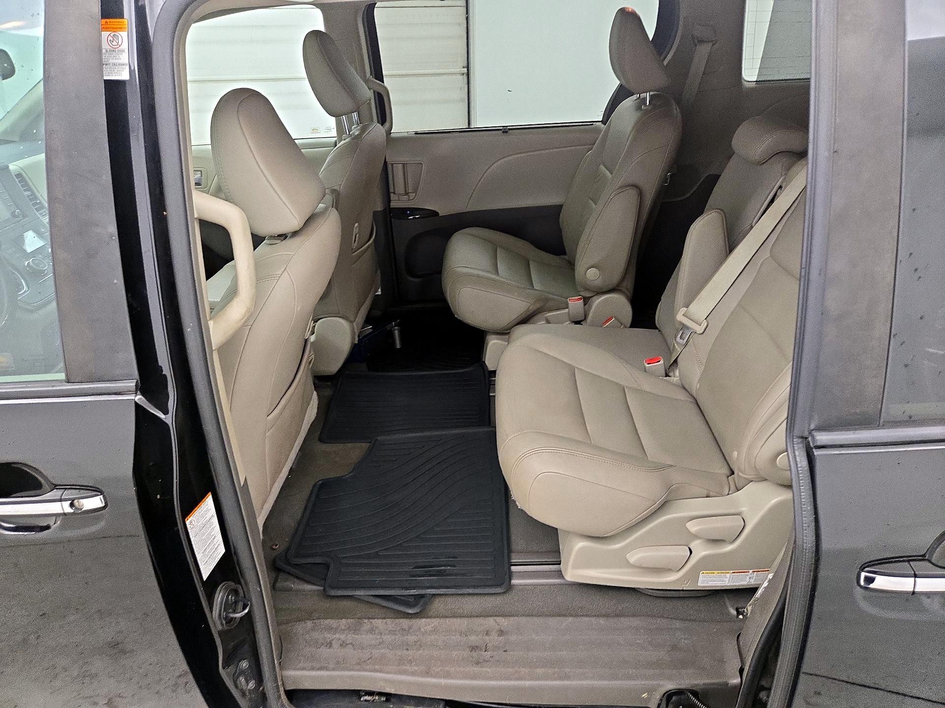 Thumbnail: 2019 Toyota Sienna - 20