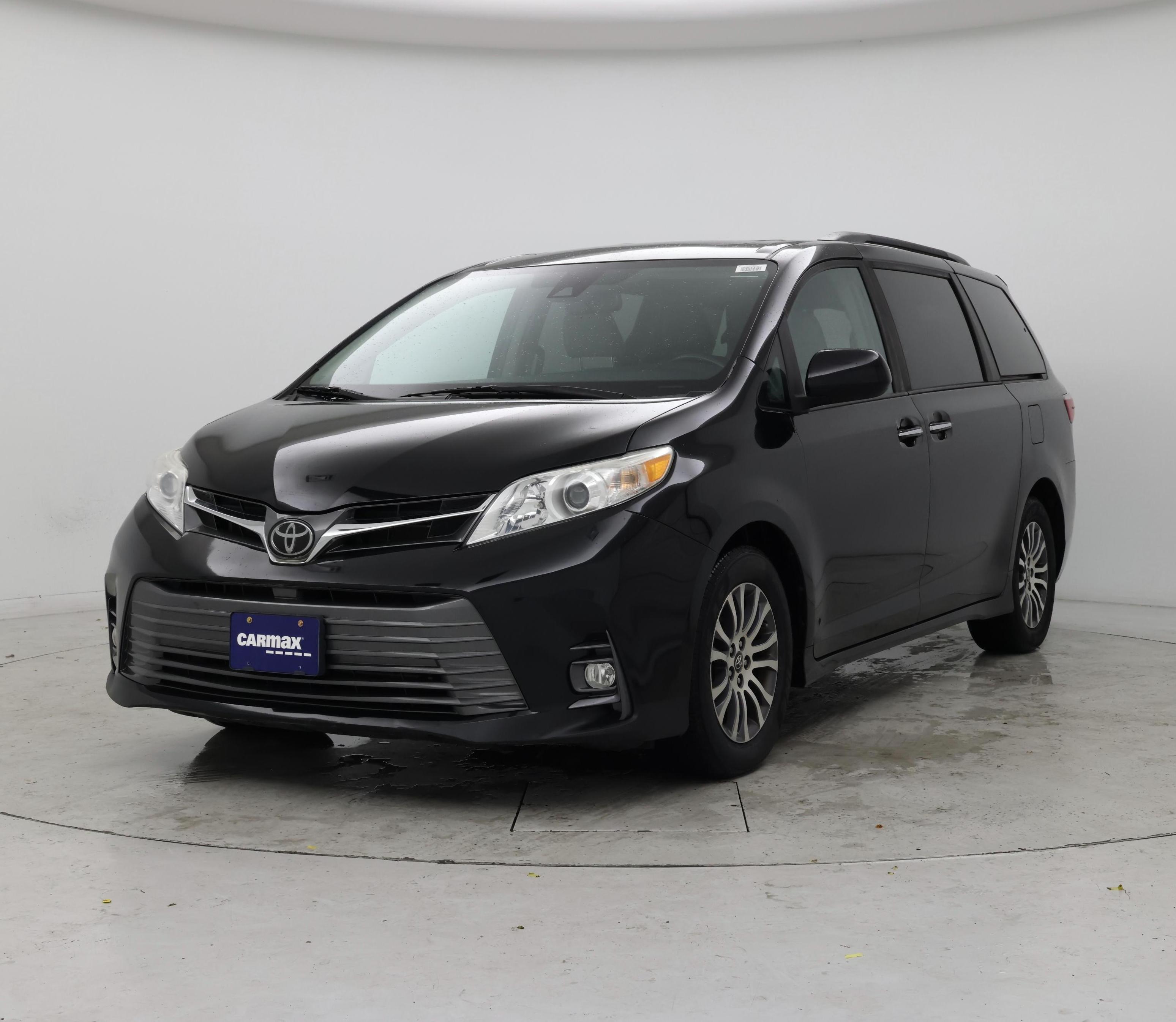 Thumbnail: 2019 Toyota Sienna - 4